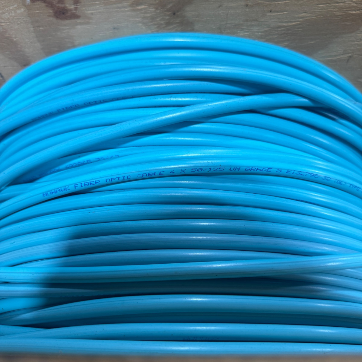 Mohawk M9C006 4-Fiber 50/125 OM3 Multimode Fiber Optic Cable 194m 636ft Reel
