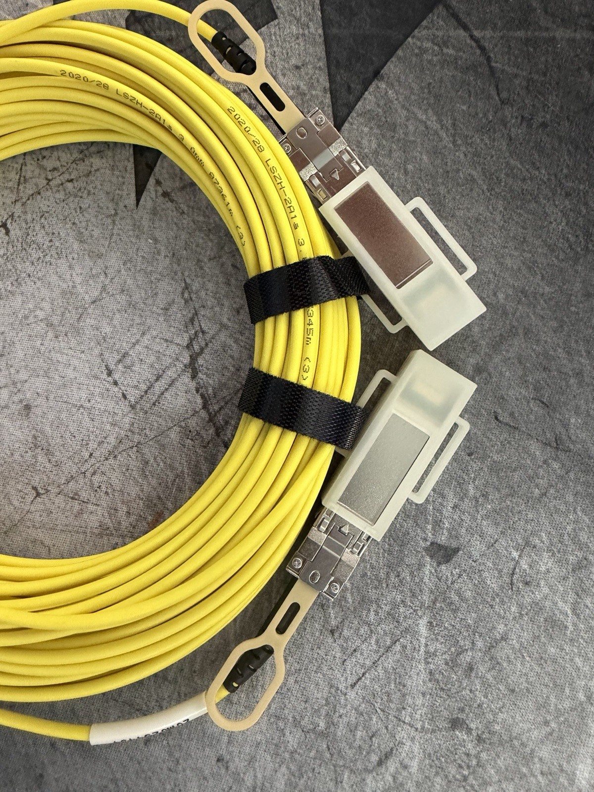 25G SFP28 AOC 20m 850nm MMF Active Optical Fiber Cable Yellow with Transceiver