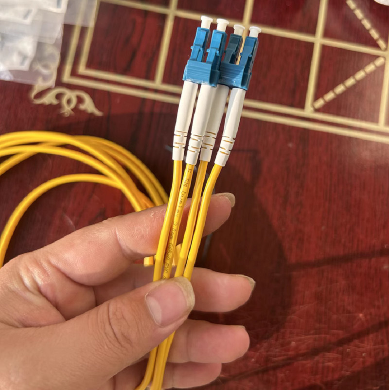 50~100m FC SC ST LC Single-mode Duplex Fiber Patch Cord Yellow 0.3dB Loss FTTX