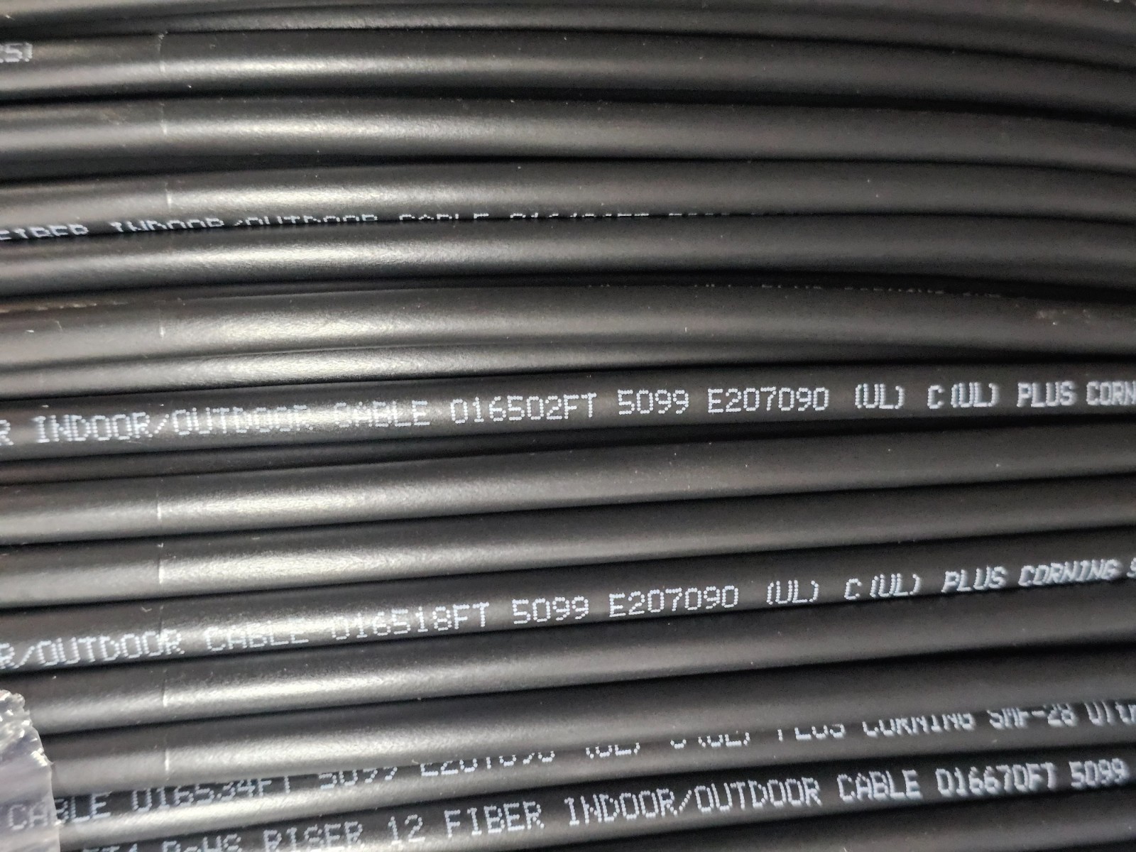 Corning SMF-28 Indoor/Outdoor Glass 12 Fiber Optic Cable Plenum – 1000 ft, Black