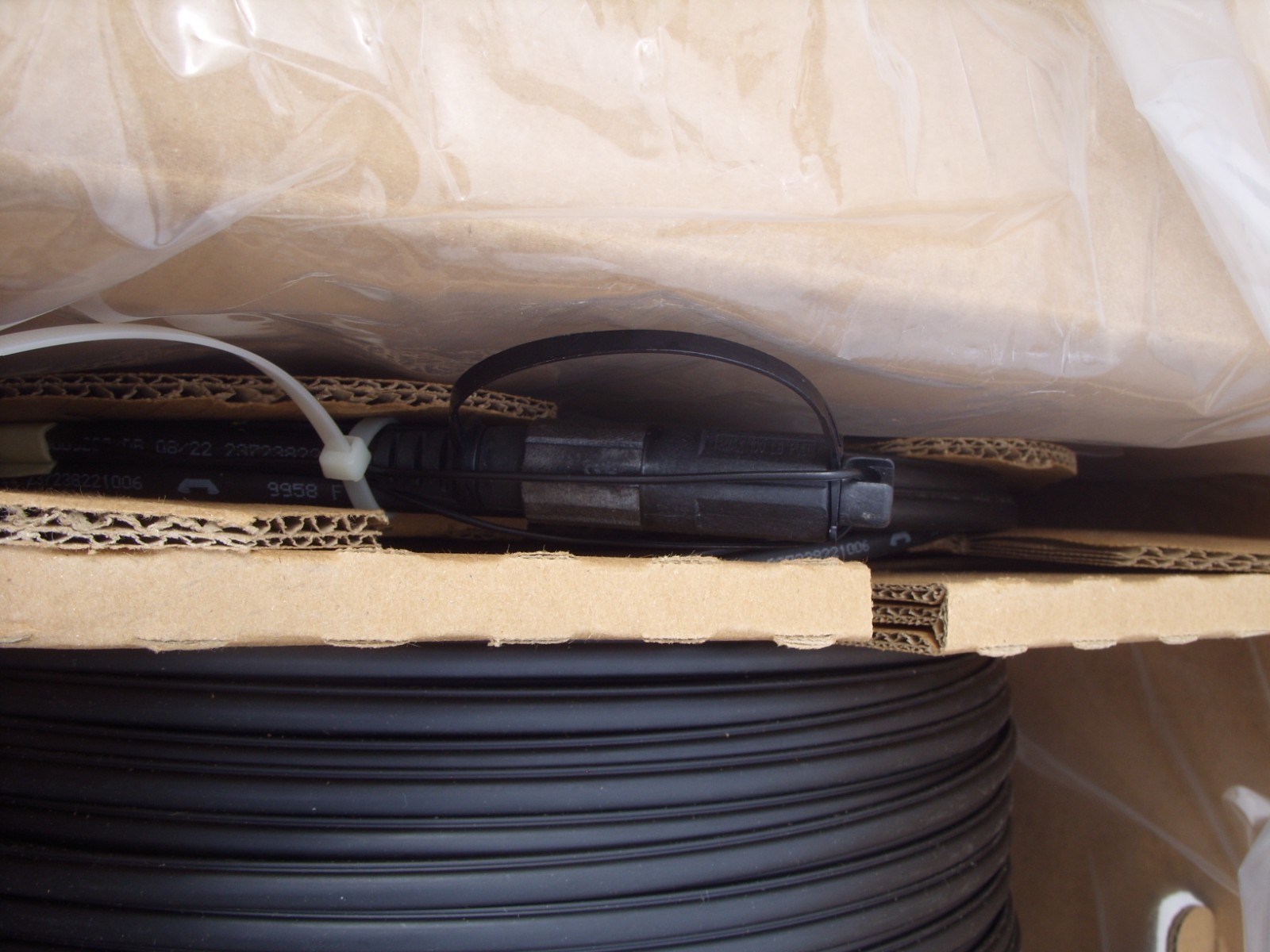 COMMSCOPE SINGLE STRAND LOCATABLE FIBER OPTIC DROP CABLE 1500ft SC CONNECTOR