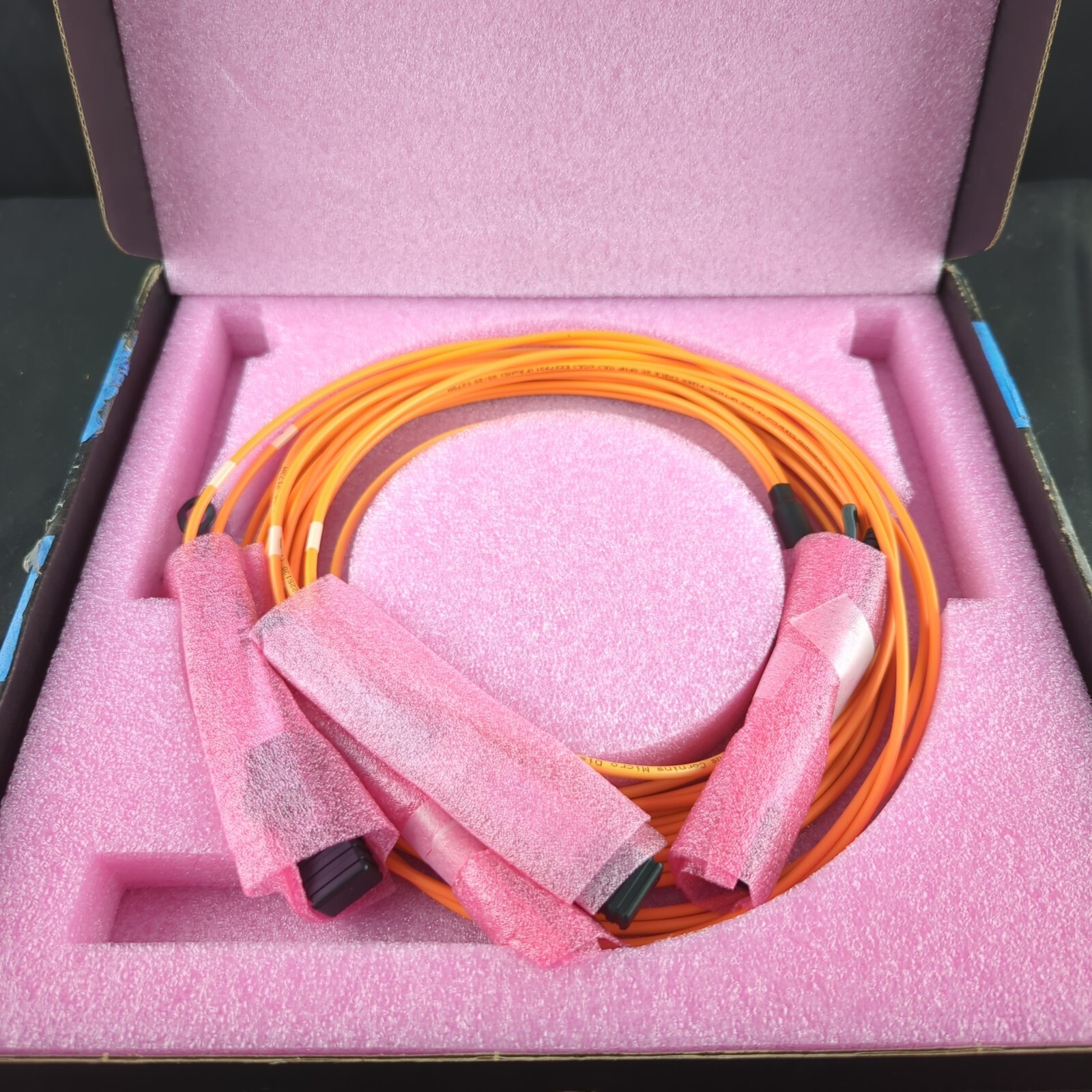 Coherent Finisar 4x10Gb/s QSFP-4xSFP+ 3m Breakout Active Optical Cable (AOC)
