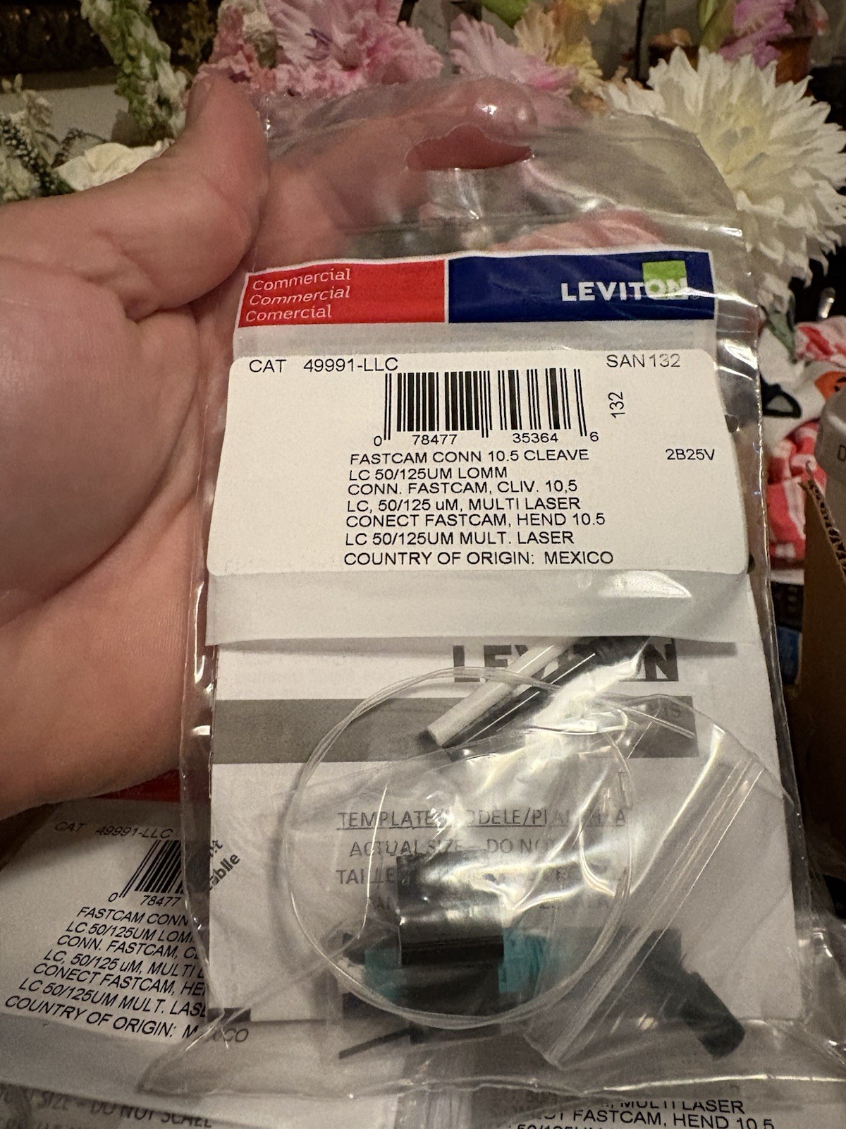 Leviton Fastcam Pre-Polished Connector LC Aqua 49991-LLC 50/125μm (Box Of 50)