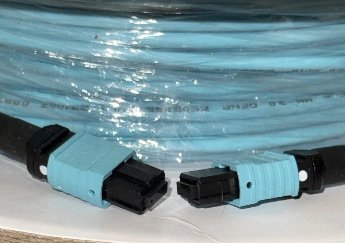 Enconnex OM4 24-Fiber MTP-MTP Polarity B Multimode Cable Plenum 124 Ft Aqua– New