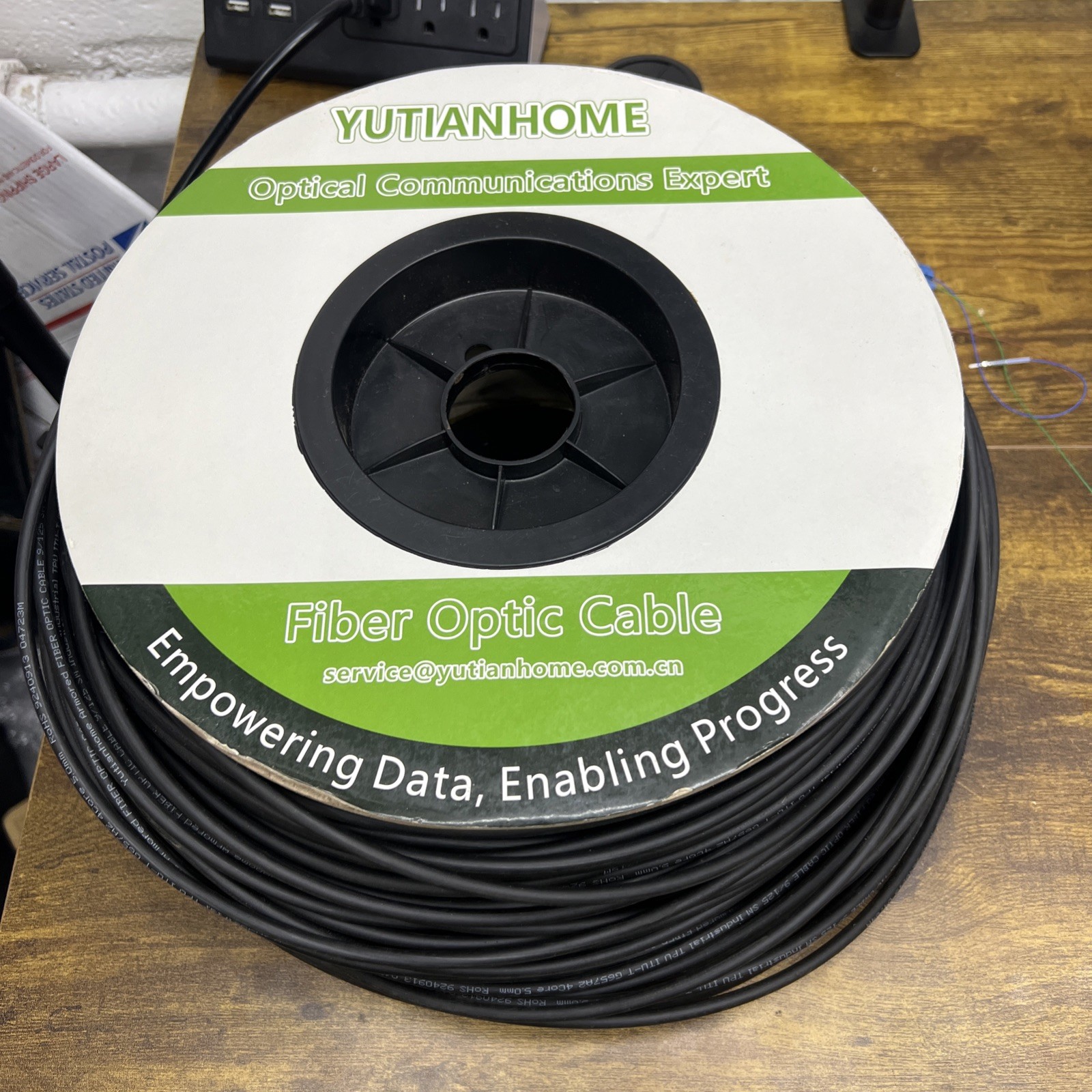 250 Meters 4 Core Industrial TPU Outdoor Armored Fiber Optic Cable