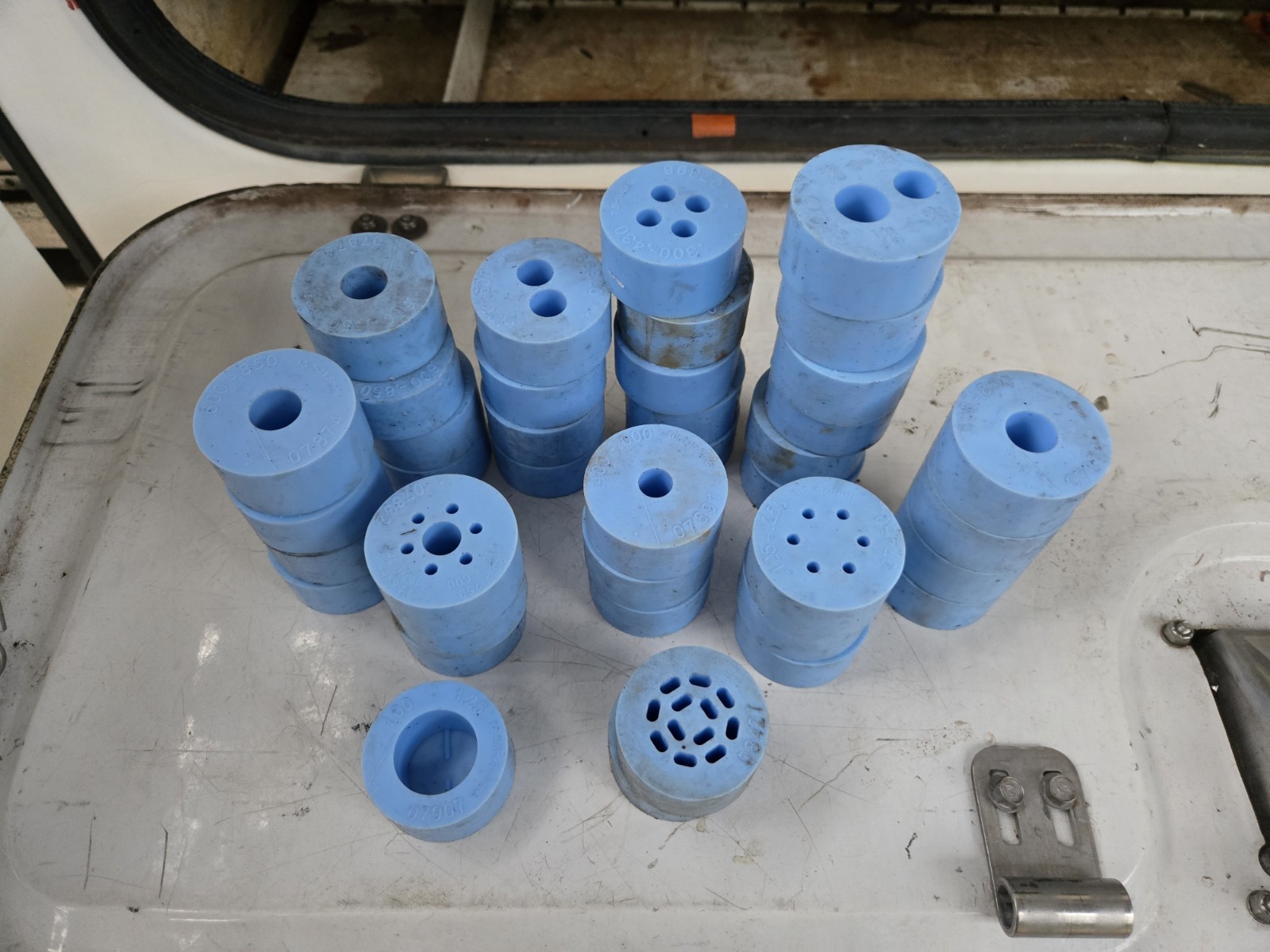 Coyote Fiber Optic Silicone Gromet Lot Of 39