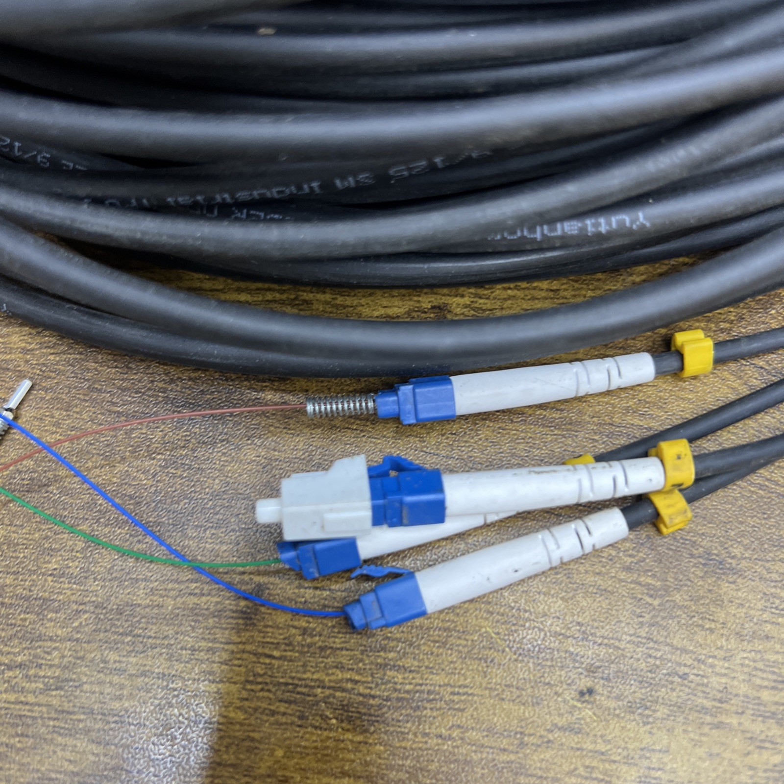 250 Meters 4 Core Industrial TPU Outdoor Armored Fiber Optic Cable