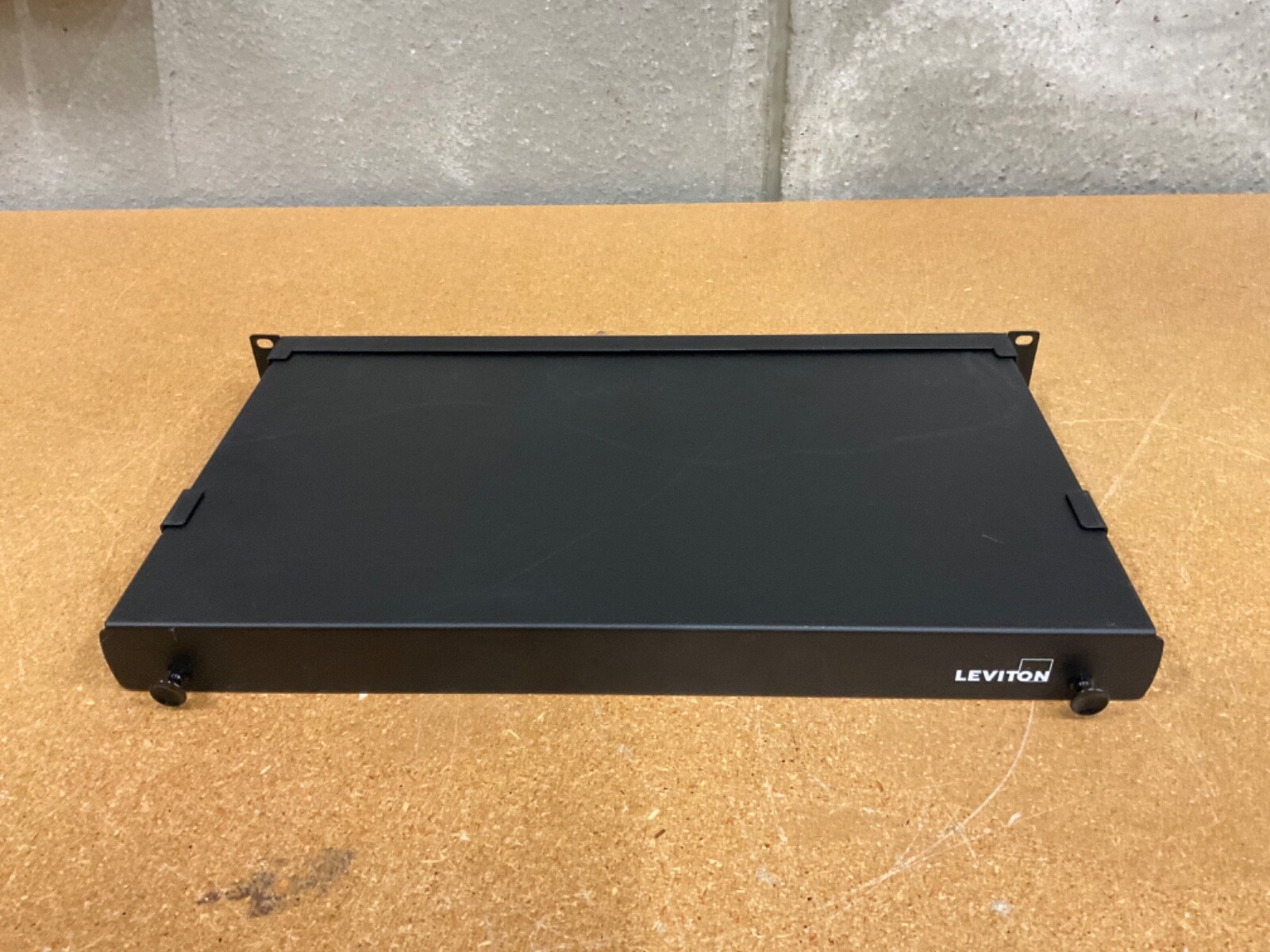 Leviton Fiber Enclosure 5R1UL-F03 1-Unit 3slots w/ 3 MTP Breakaway Modules
