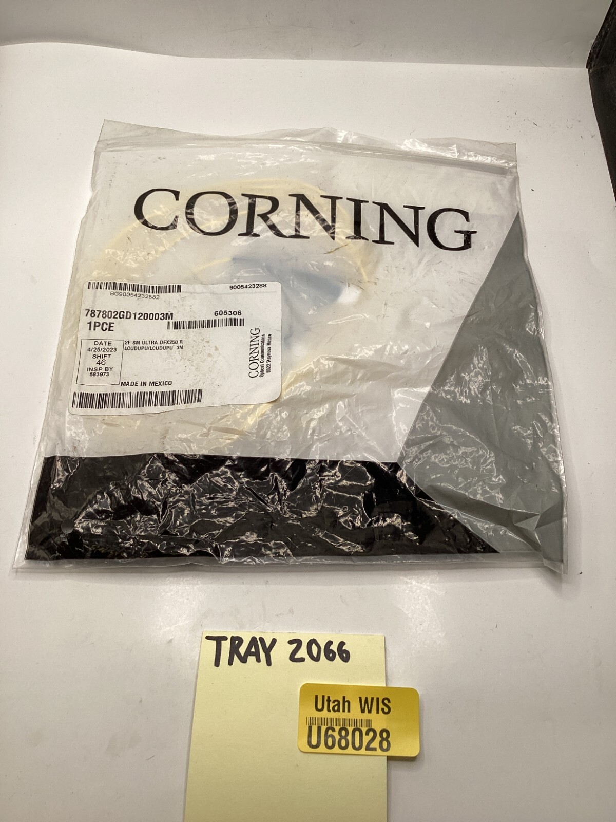 Corning 787802GD120003M Reverse Polarity Edge Uniboot Jumper,OS2, 3m, Yellow
