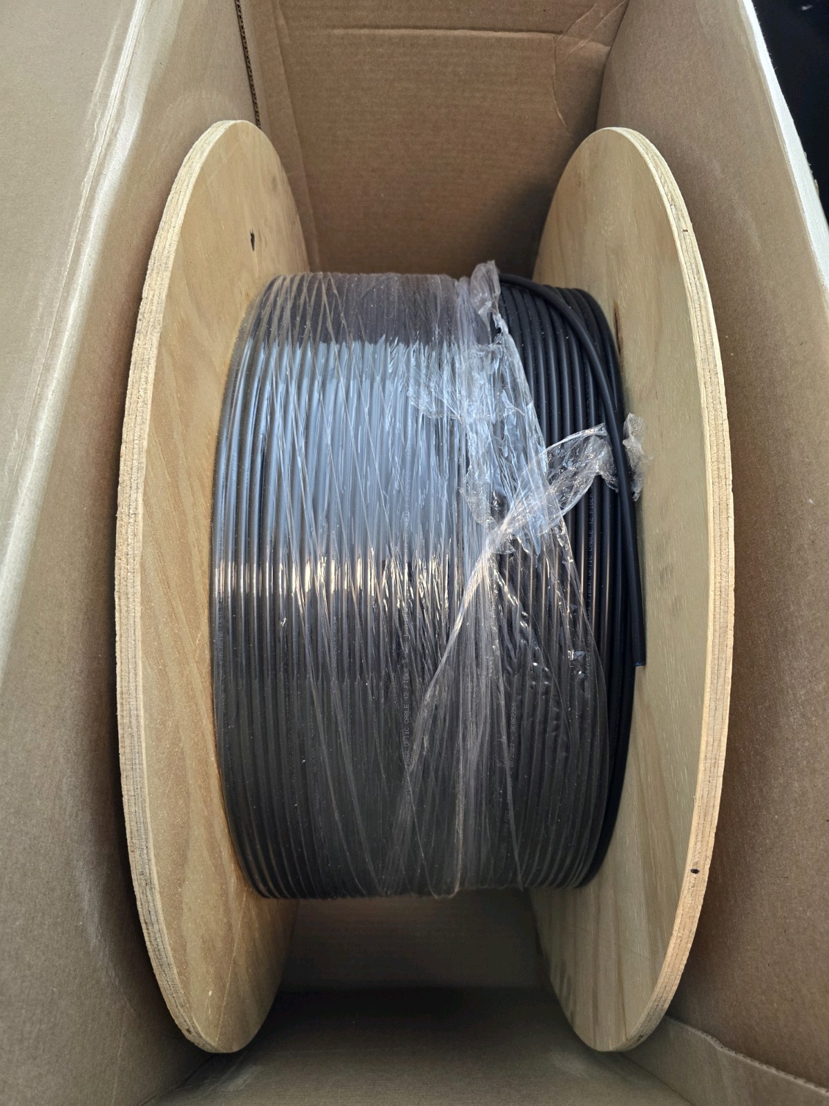Panduit FSCR912Y | 12 Fiber Cable, OS2, Indoor/Outdoor, Riser, 250µm 1250 Feet