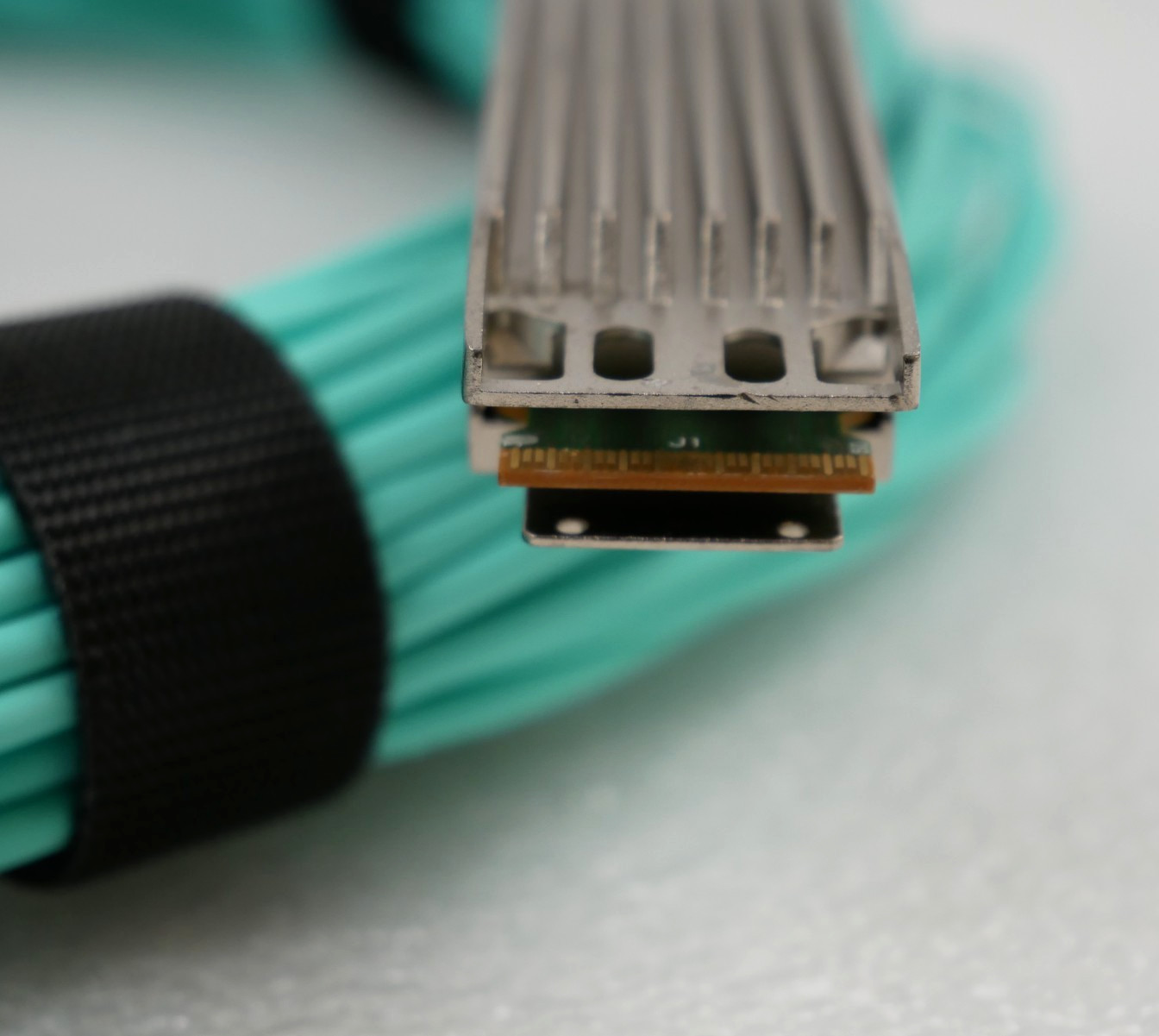 Mellanox MFA7U10-H020 400G OSFP to 2x 200G QSFP56 20m HDR Optical Splitter Cable