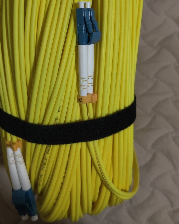 Fiber Optic Patch Cord LC/UPC – LC/UPC 122 M SM 9/125 G652D DX 3.0mm LSZH Yellow