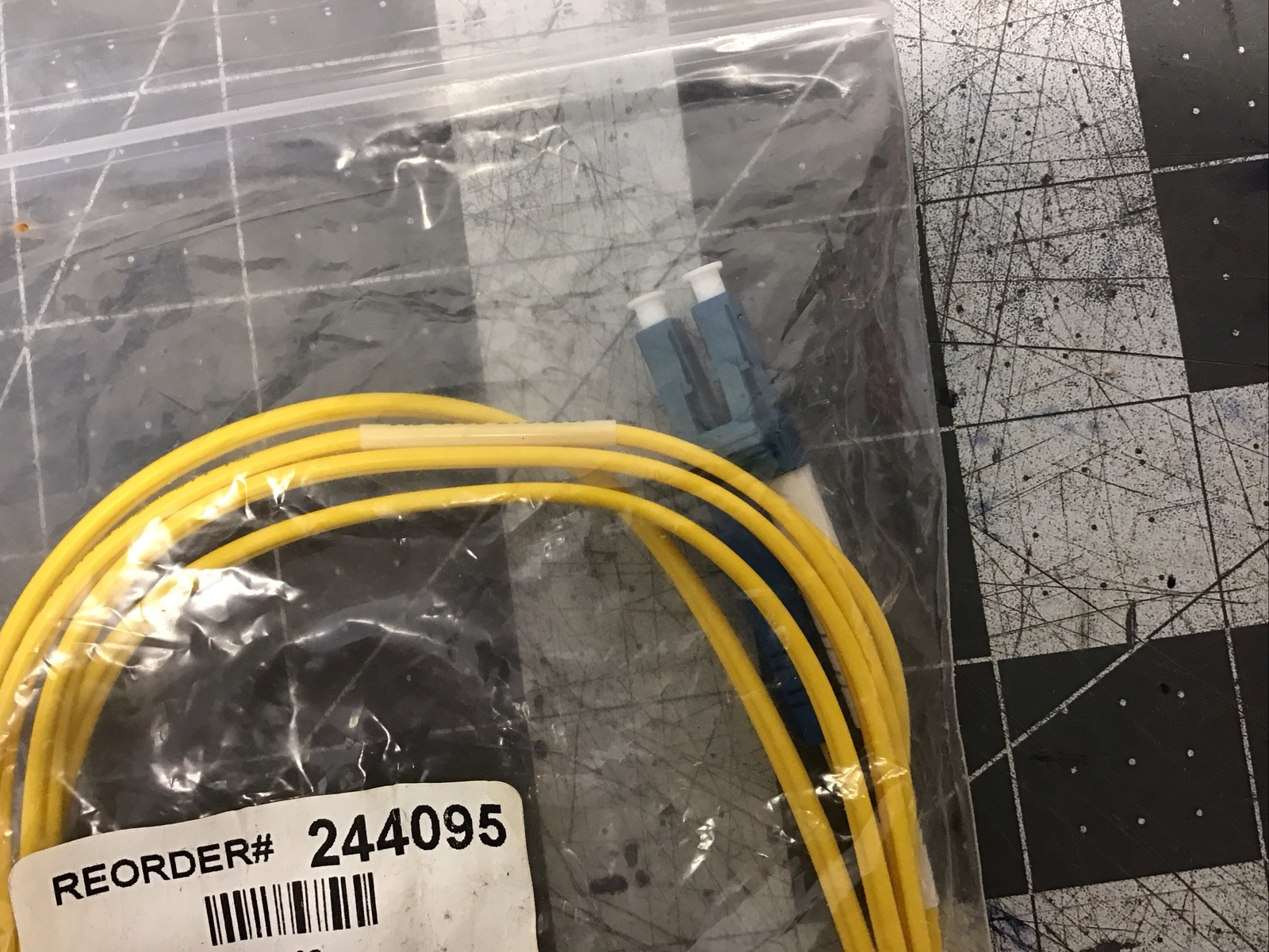 Corning Optimum Fiber optics 12D1-1-02 6.5 Ft (LN61P)