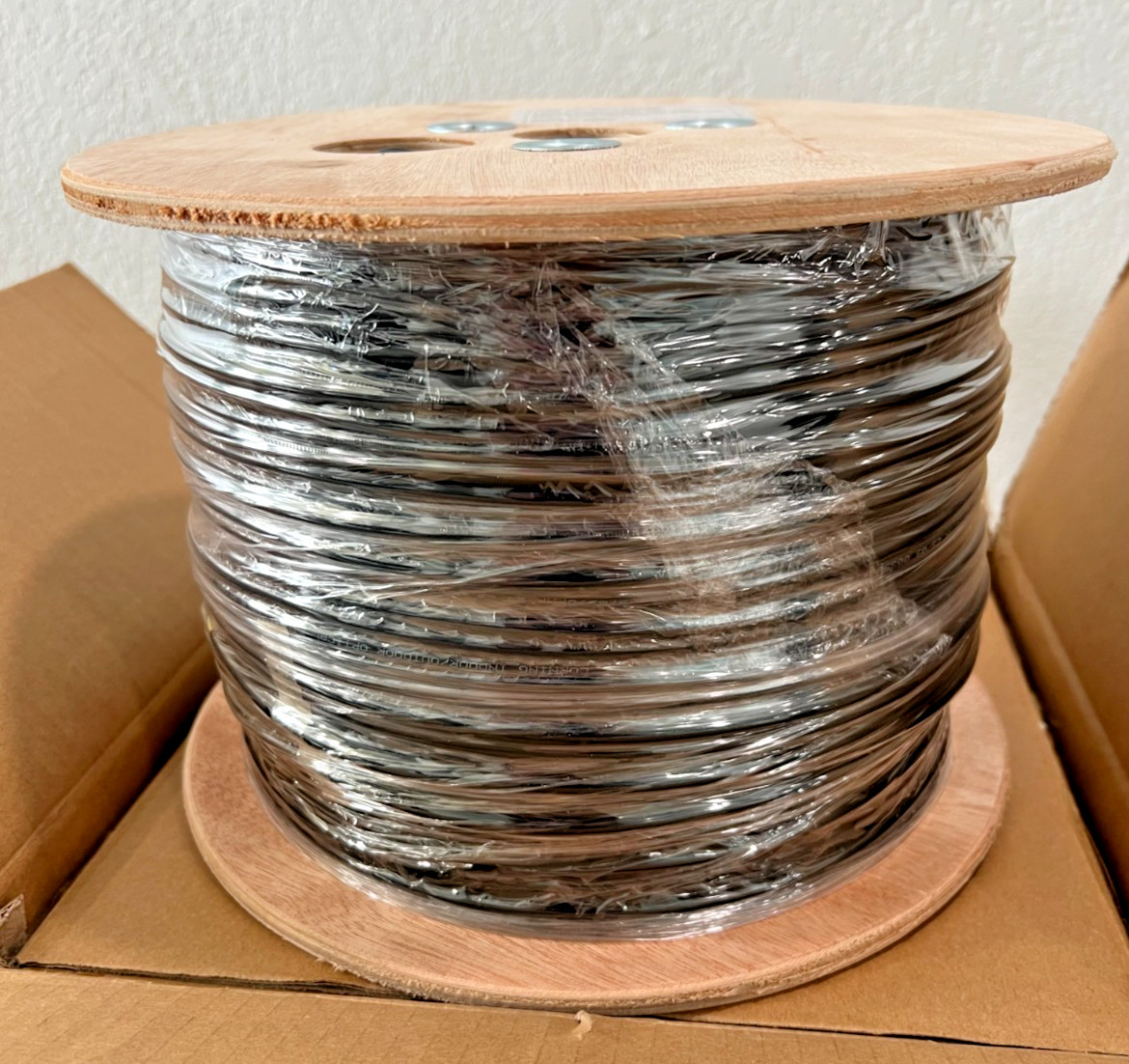 2 Strand Singlemode Corning Fiber OS2 9/125 Black OFNR Riser Rated 1000FT Tested
