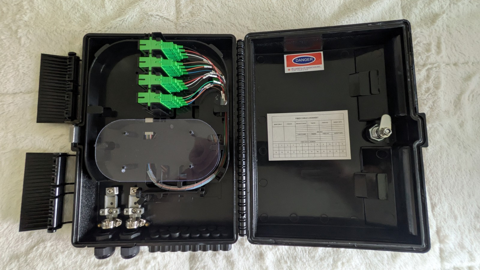 16-Port SC/APC FTTH Fiber Distribution Box with Mini 1×16 PLC Splitter Enclosure