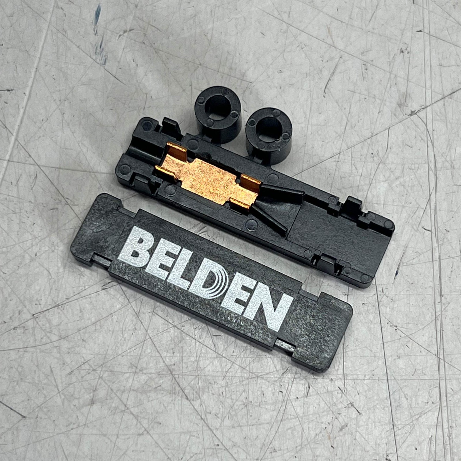 BELDEN Optical Fiber Field Breakout Kit Plastic Housing 6 Fiber 6 Tubes AX101100