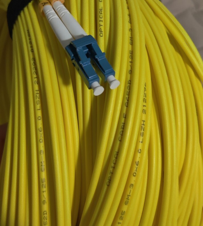 Fiber Optic Patch Cord LC/UPC – LC/UPC 122 M SM 9/125 G652D DX 3.0mm LSZH Yellow