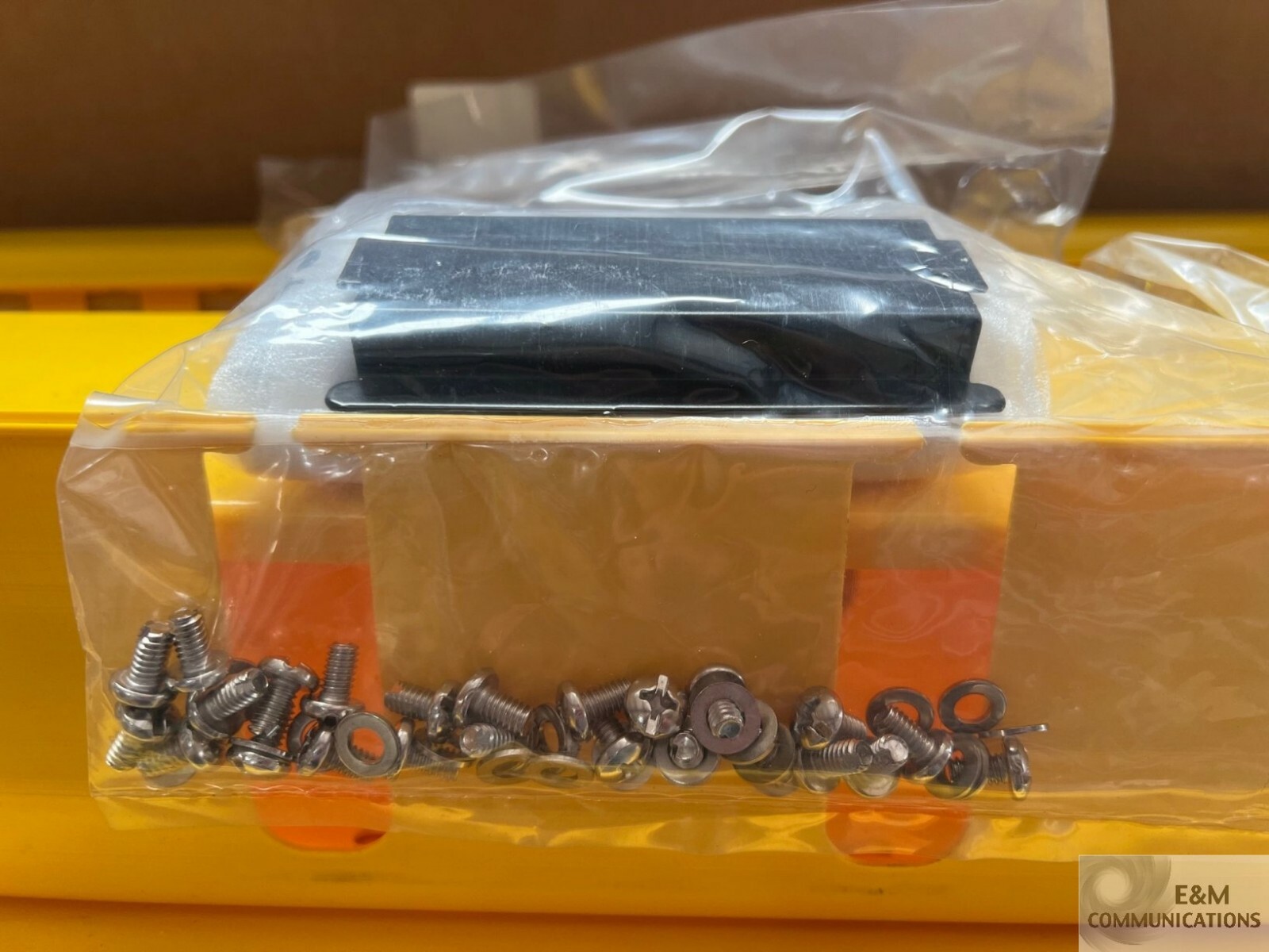 NEW FGS-KTW2-D ADC TE COMMSCOPE 4×4 VERTICAL 3″ SLOTTED DUCT KIT 6 FT YELLOW