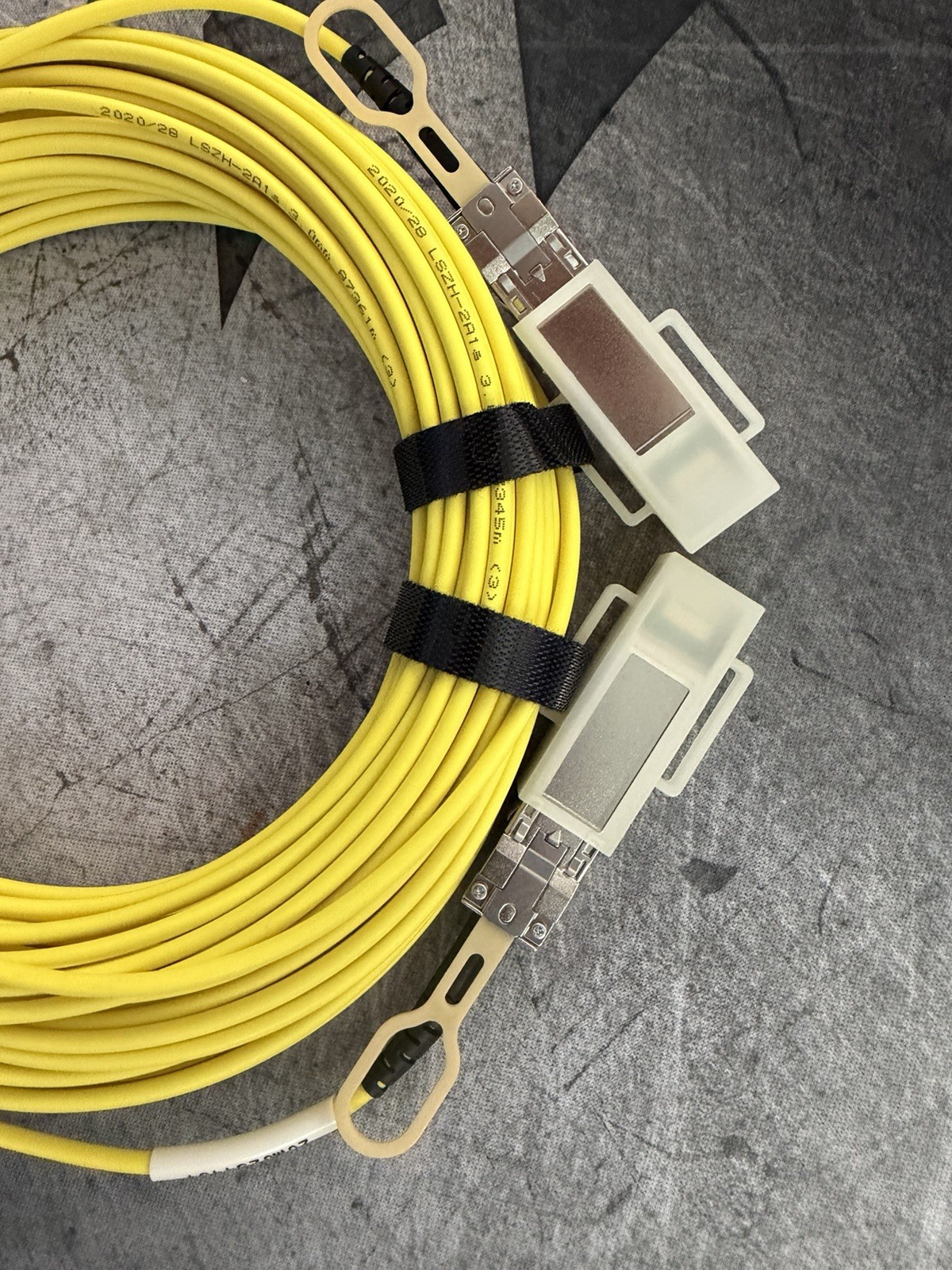 25G SFP28 AOC 20m 850nm MMF Active Optical Fiber Cable Yellow with Transceiver