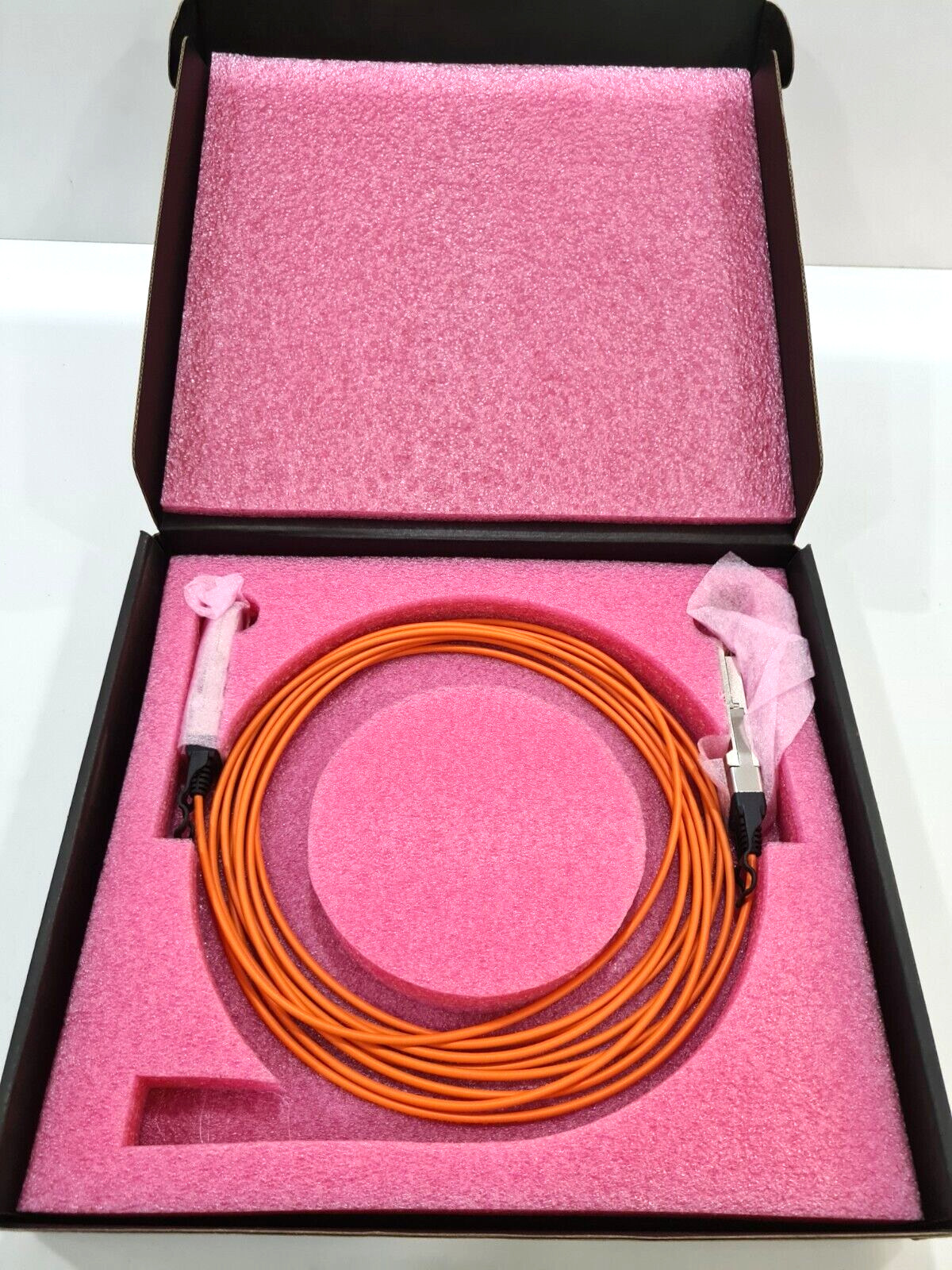 Finisar 5m 40Gb/s QSFP+ AOC New FCBN410QB1C05 By Dhl Express.
