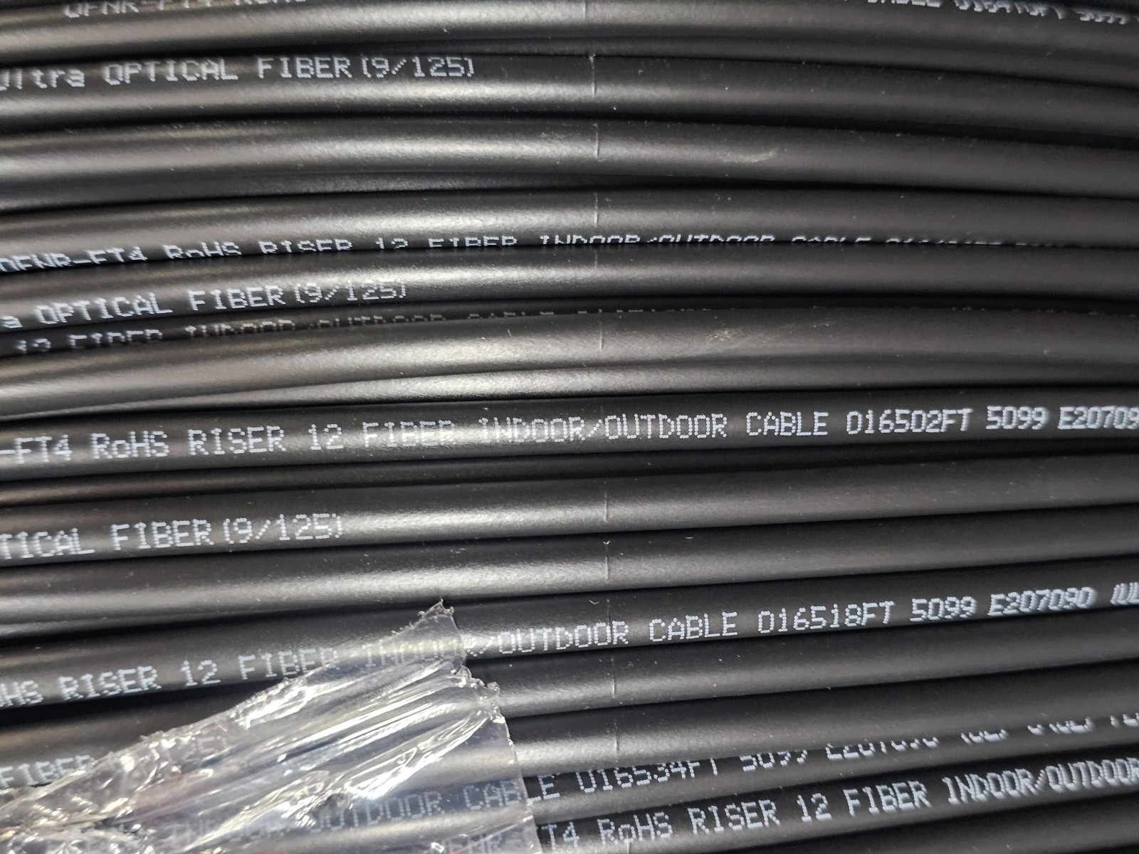 Corning SMF-28 Indoor/Outdoor Glass 12 Fiber Optic Cable Plenum – 1000 ft, Black