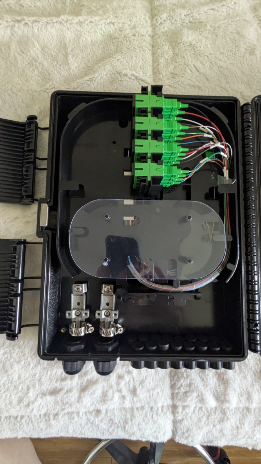 16-Port SC/APC FTTH Fiber Distribution Box with Mini 1×16 PLC Splitter Enclosure