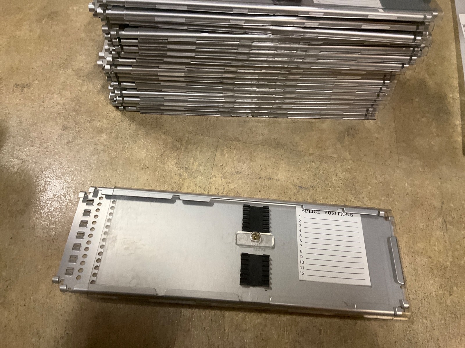 12 Fiber Splice Tray – Heat-Shrink Fusion Splices – DITEL NOS (sold each)