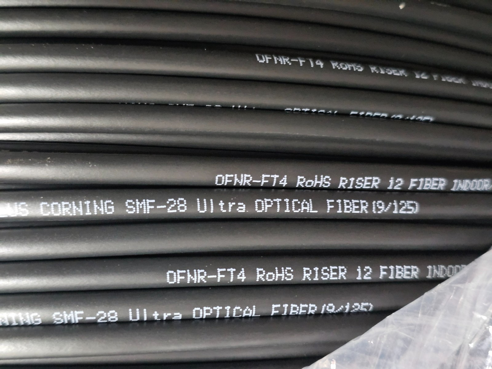 Corning SMF-28 Indoor/Outdoor Glass 12 Fiber Optic Cable Plenum – 1000 ft, Black