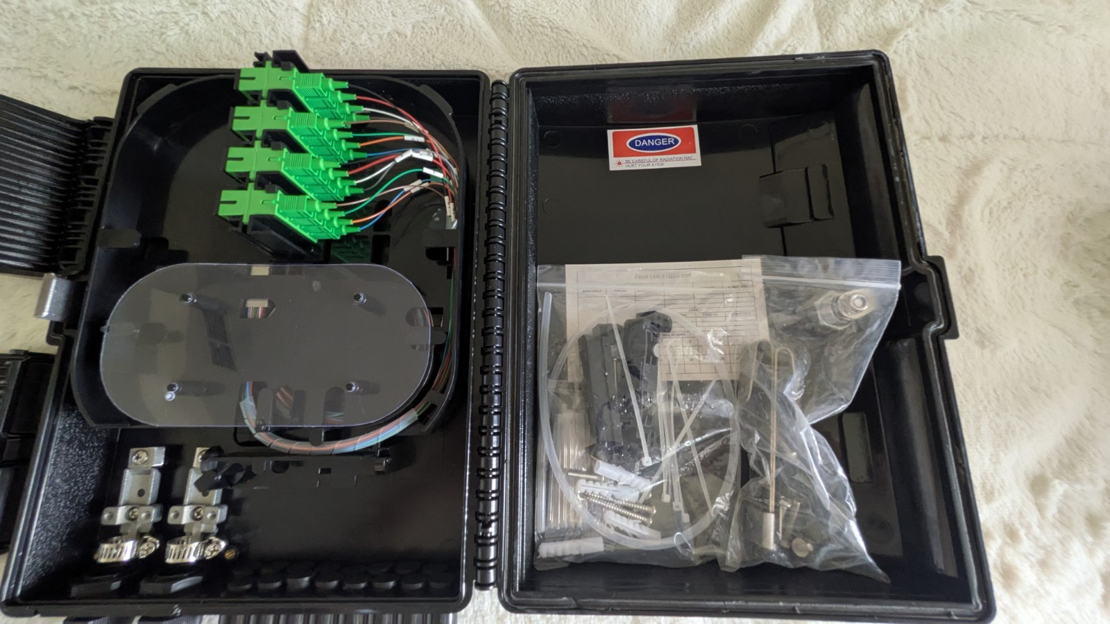 16-Port SC/APC FTTH Fiber Distribution Box with Mini 1×16 PLC Splitter Enclosure
