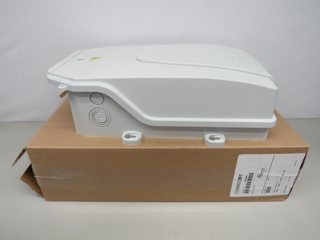 COMMSCOPE 760234892 BUDI-1SO8J-N1N1-0A-ATT FIBER OPTIC WALL MOUNT ENCLOSURE T162