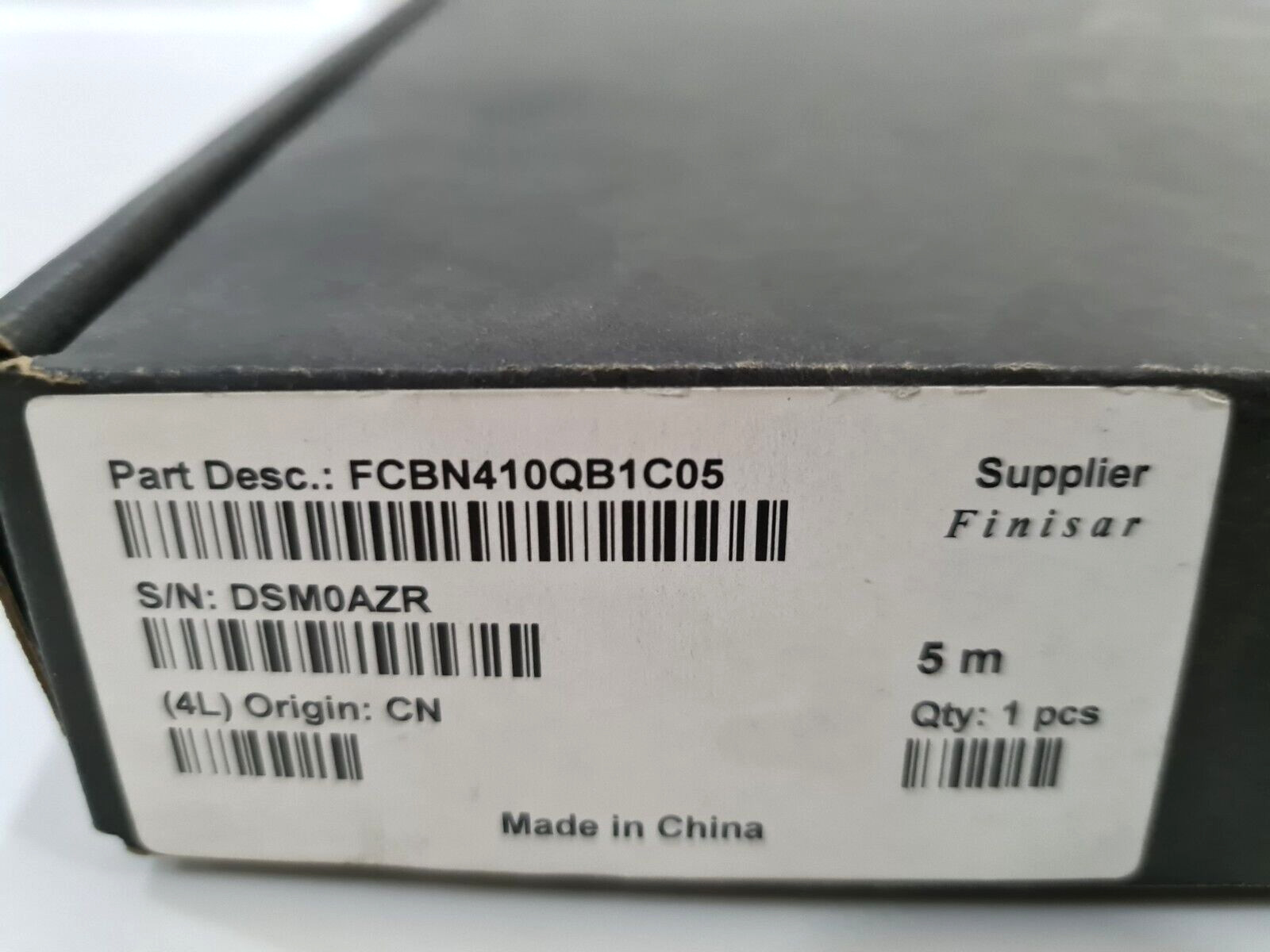 Finisar 5m 40Gb/s QSFP+ AOC New FCBN410QB1C05 By Dhl Express.