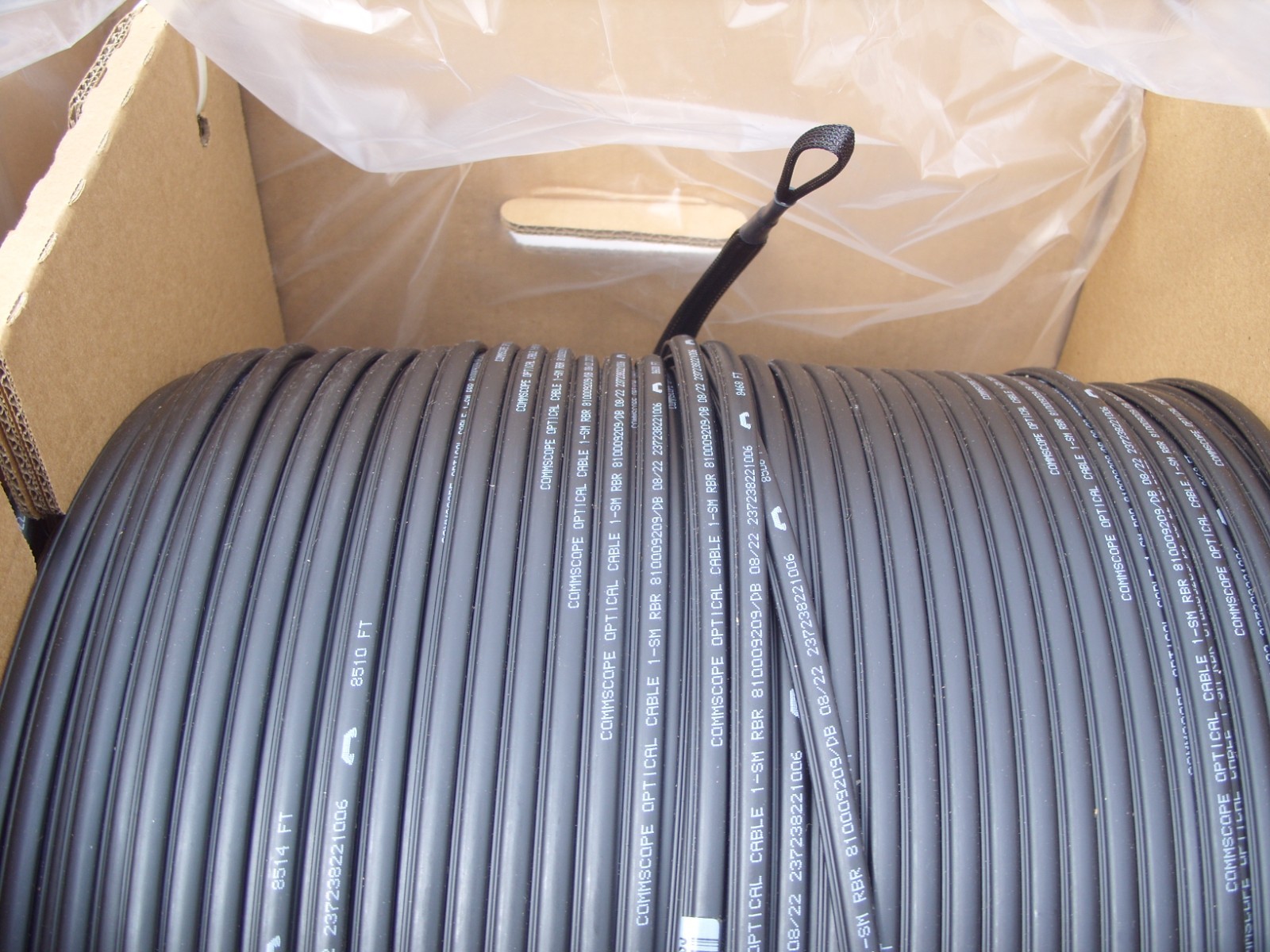 COMMSCOPE SINGLE STRAND LOCATABLE FIBER OPTIC DROP CABLE 1500ft SC CONNECTOR