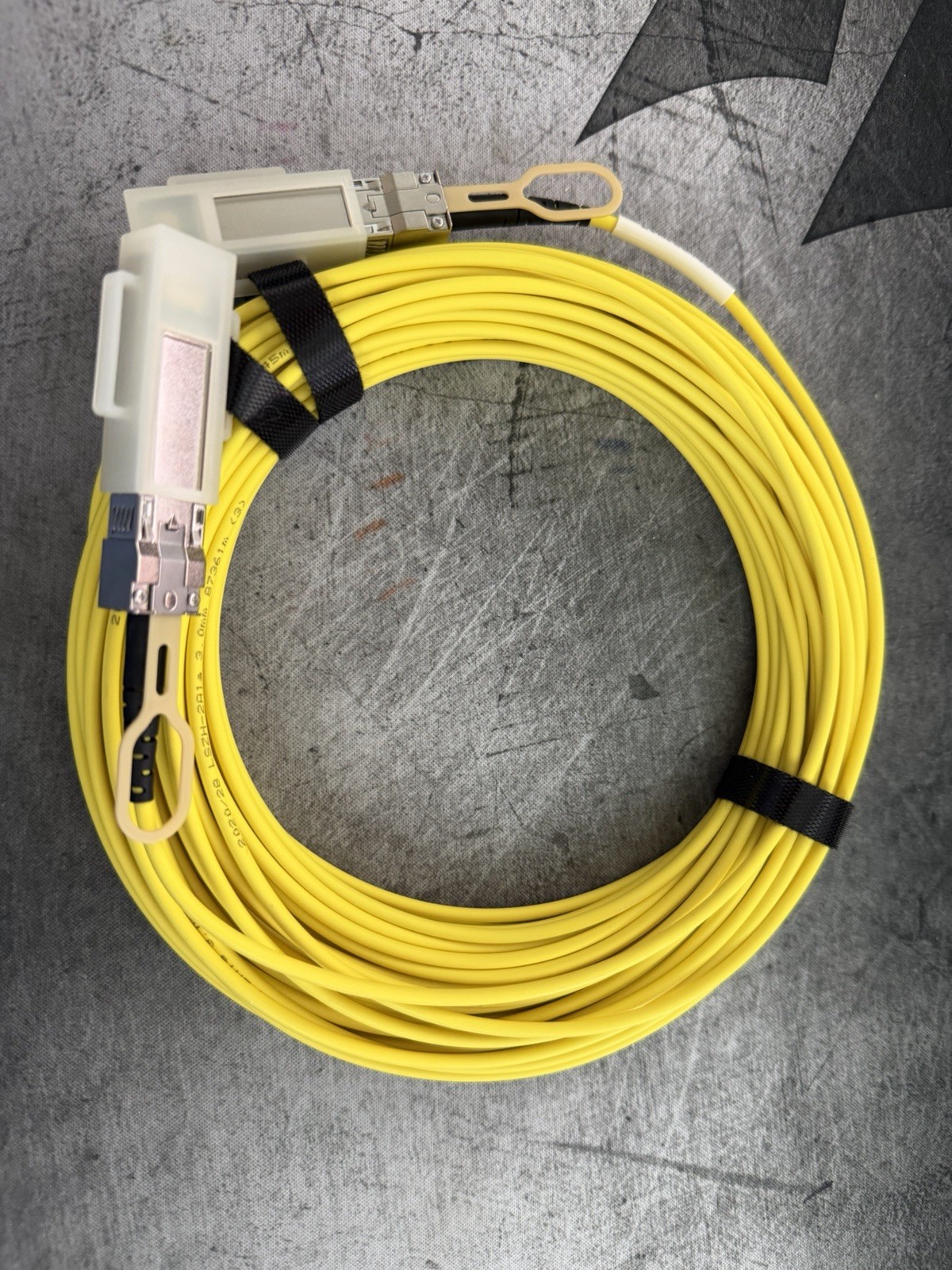 25G SFP28 AOC 20m 850nm MMF Active Optical Fiber Cable Yellow with Transceiver
