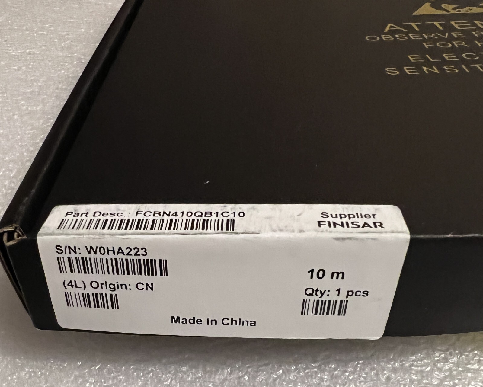 Finisar FCBN410QB1C10, 40GB QSFP Multimode AOC, 10 meter fiber cable.