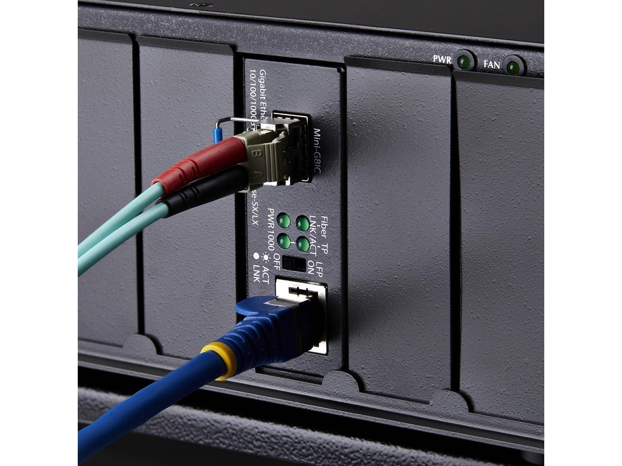 StarTech.com Gigabit Singlemode (SM) LC Fiber Media Converter, 10/100/1000 Mbps,