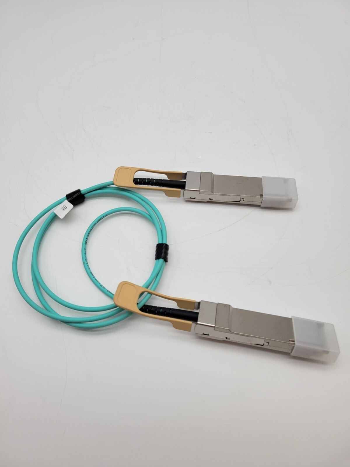 Curvature 6 Active Optical Cable 100Gbase-AOC. QSFP28 to QSFP28 1 meter length