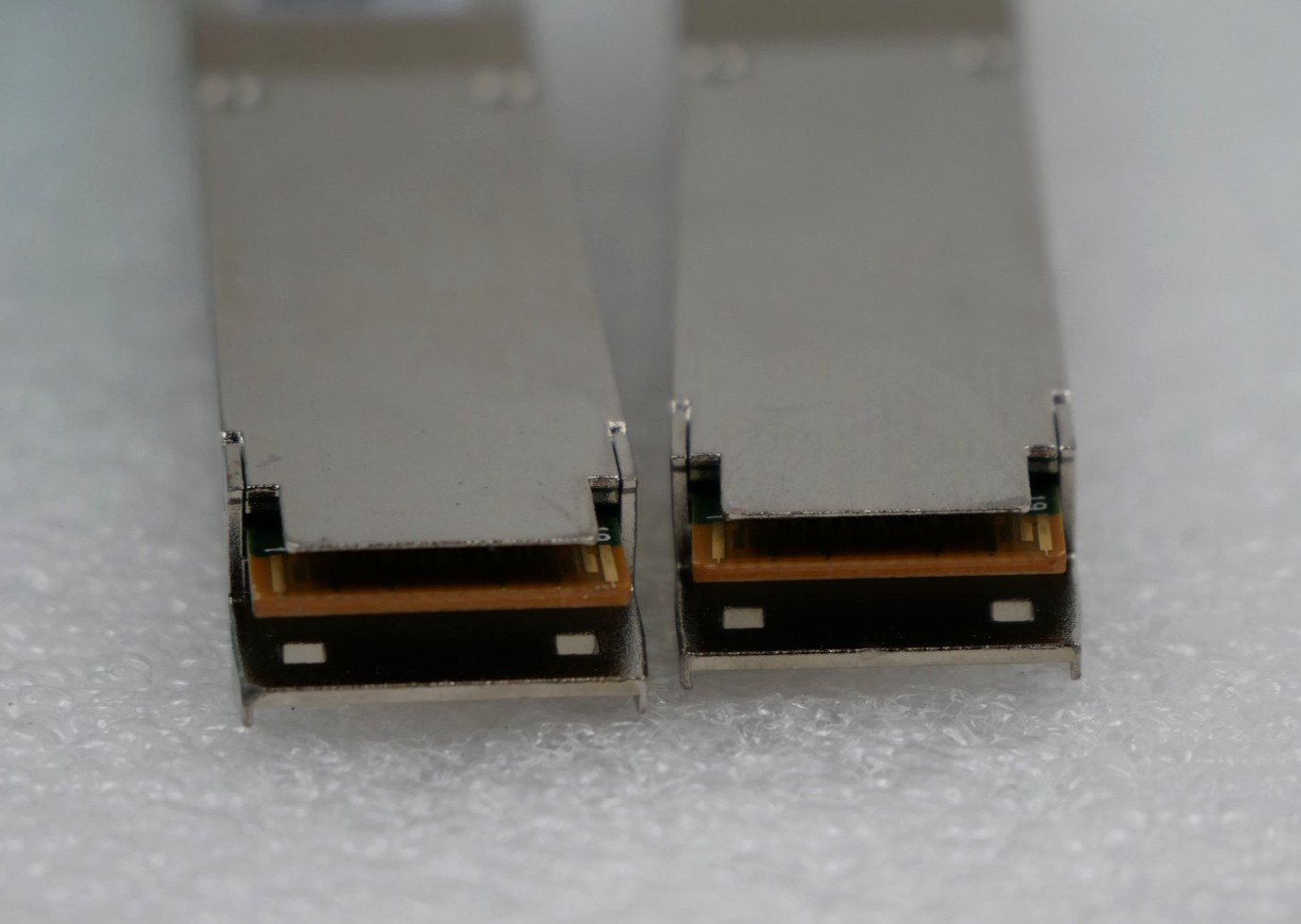 Mellanox MFA7U10-H015 400G OSFP to 2x 200G QSFP56 15m HDR Optical Splitter Cable