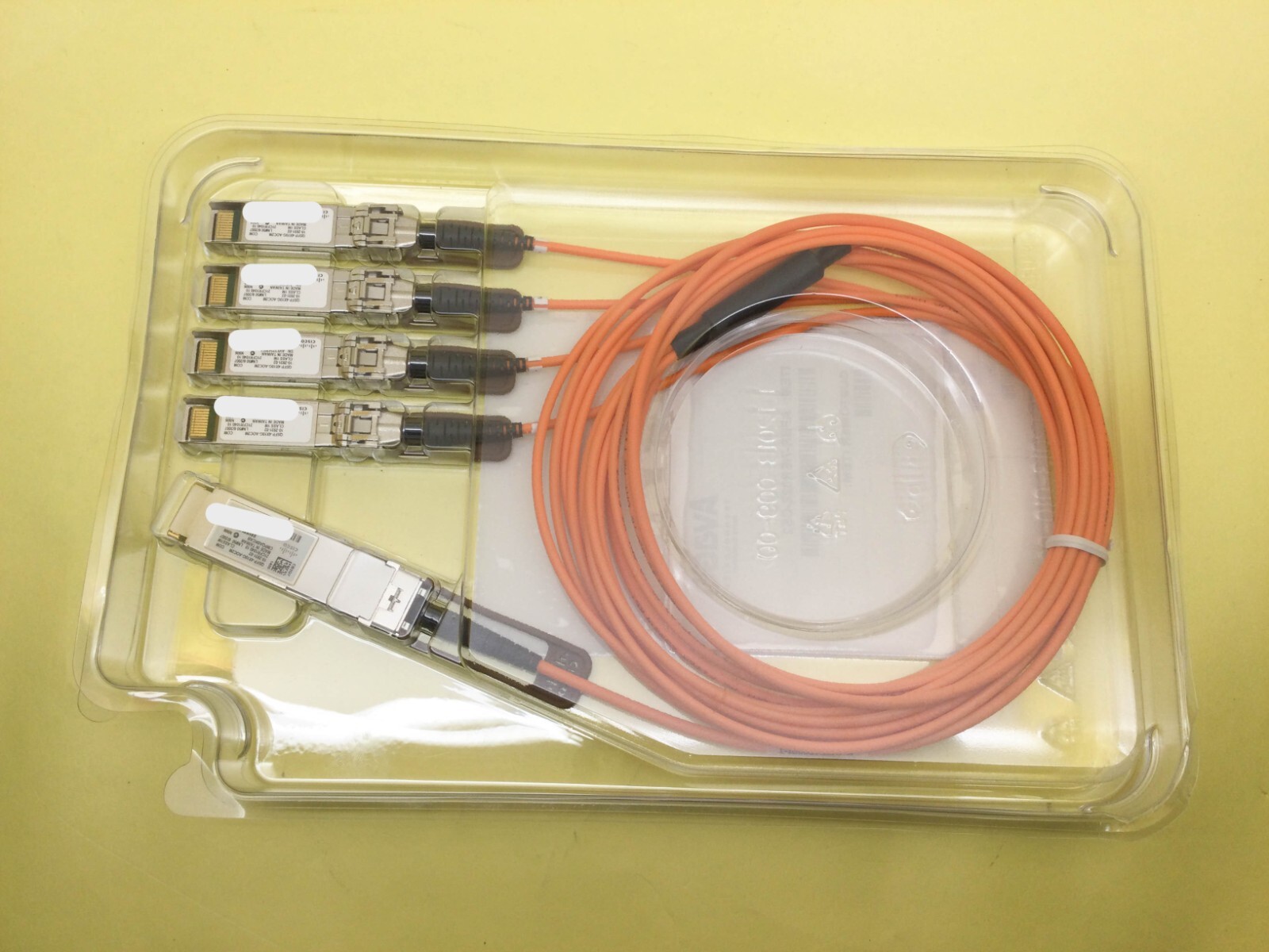 Cisco QSFP-4X10G-AOC2M 40GBASE Active Optical QSFP to 4SFP Breakout Cable 2m New