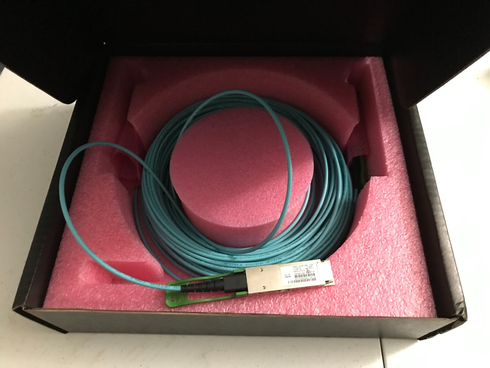 GENUINE CISCO QSFP-100G-AOC25M Cisco 100GBase QSFP 25M AOC New W/ Green Hologram