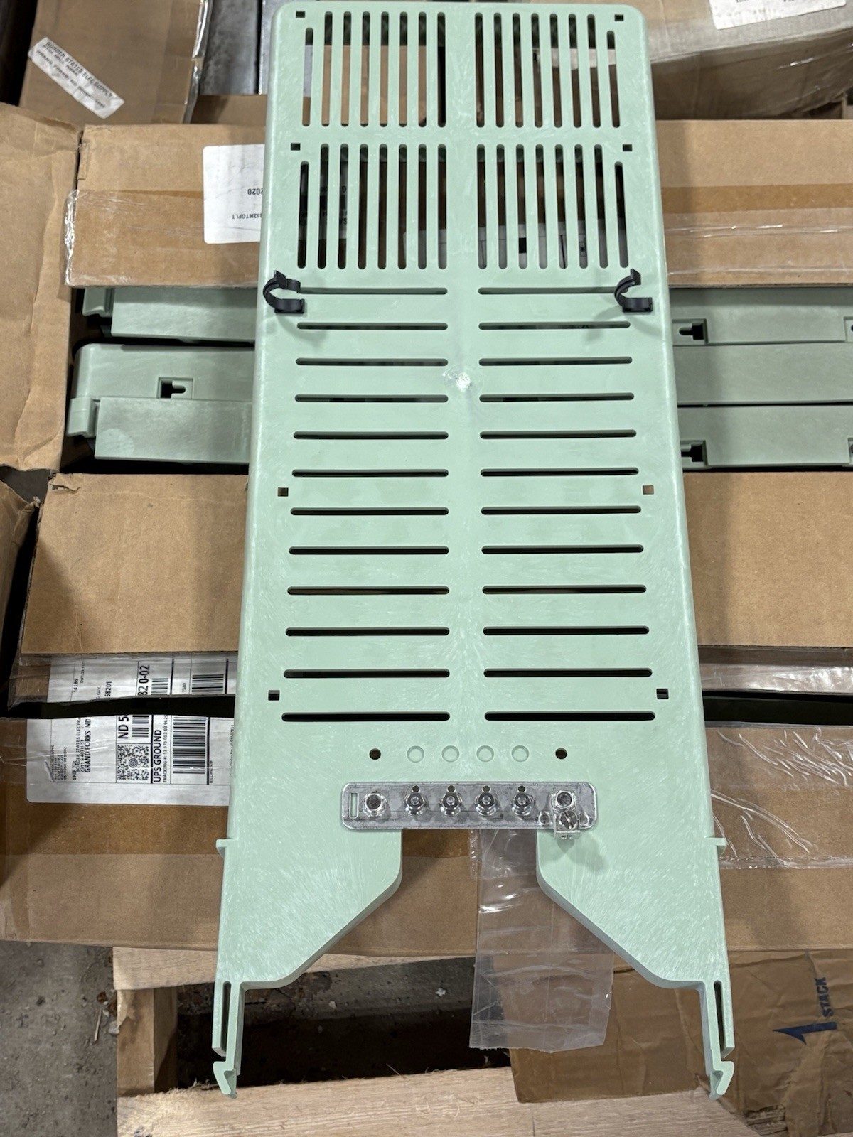 (Lot of 5) VERTIV™ F1007344 Center Mounting Plate, Plastic, For 10 in Pedestal