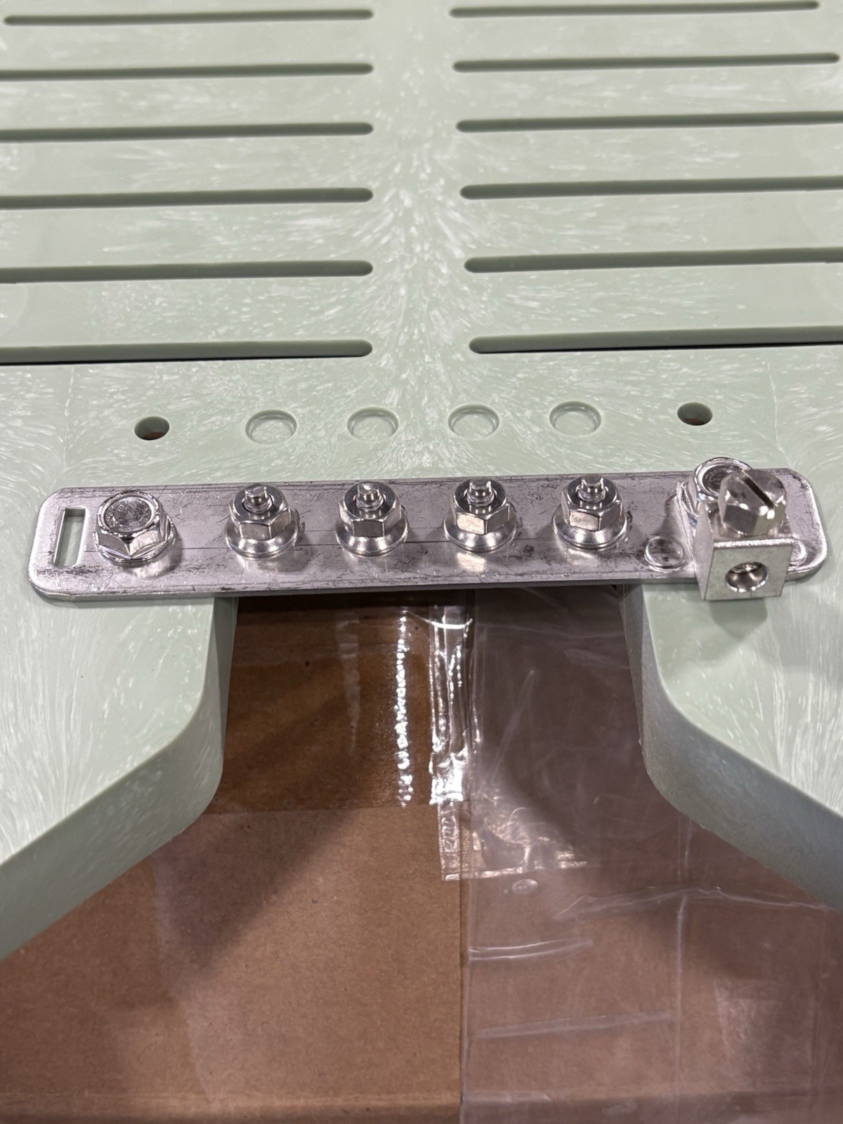 (Lot of 5) VERTIV™ F1007344 Center Mounting Plate, Plastic, For 10 in Pedestal