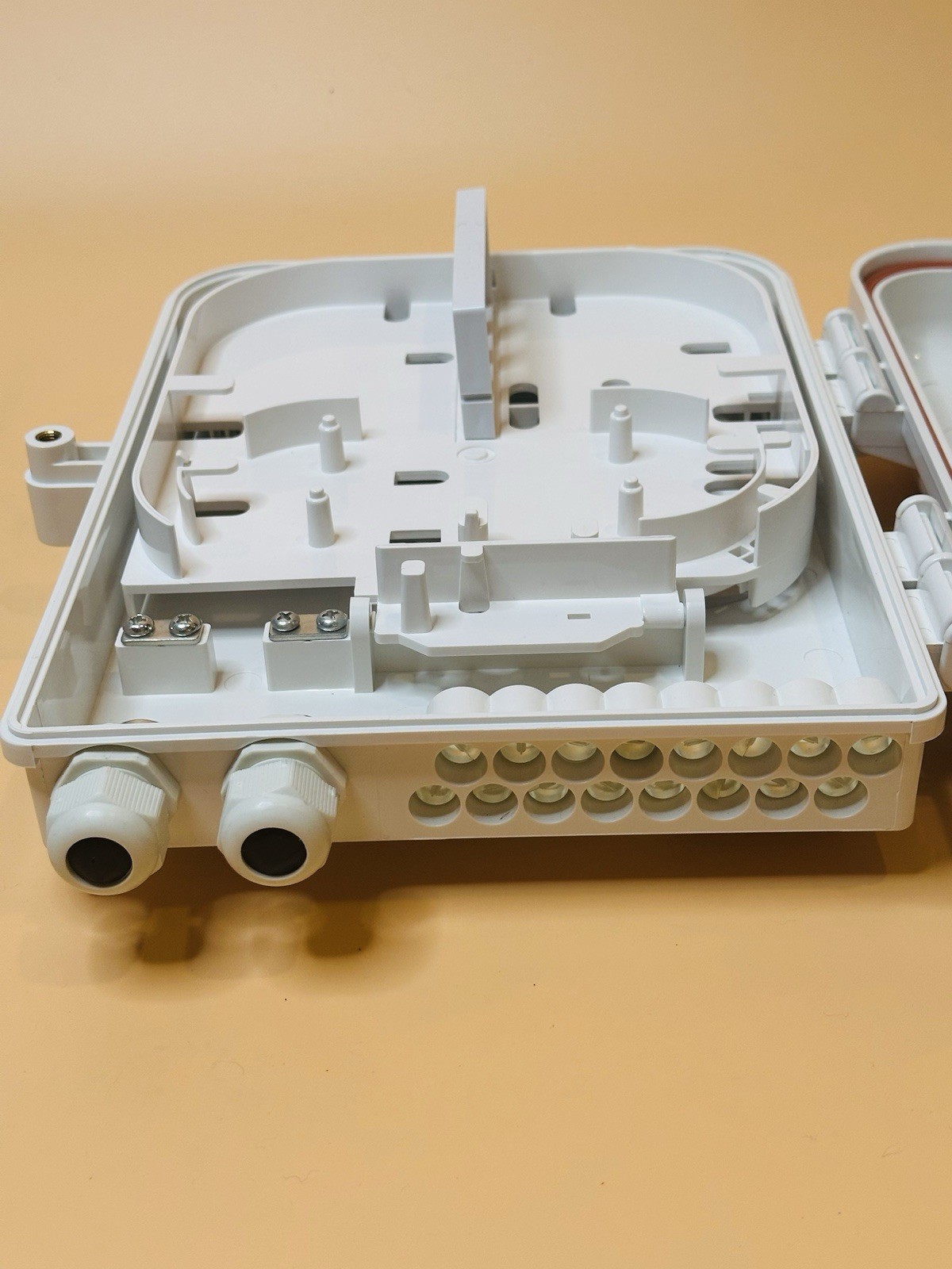 16 Core Outdoor Fiber Optic Distribution Box FDB Wall Mount FTTH Enclosure