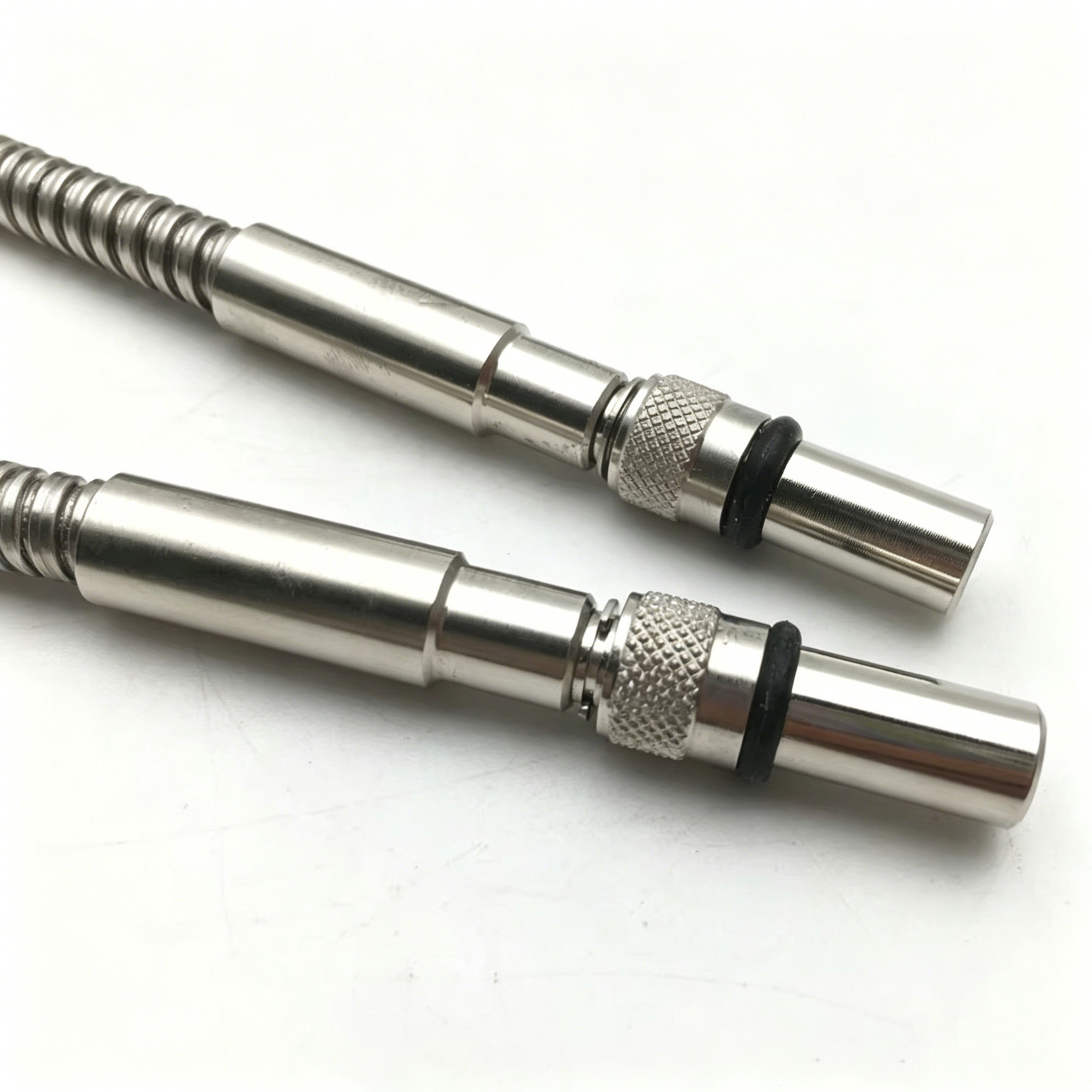 SMA905 Round-SMA UV-VIS Metal Ferrule Fiber 600um 1M Armored Fiber Optic Cable