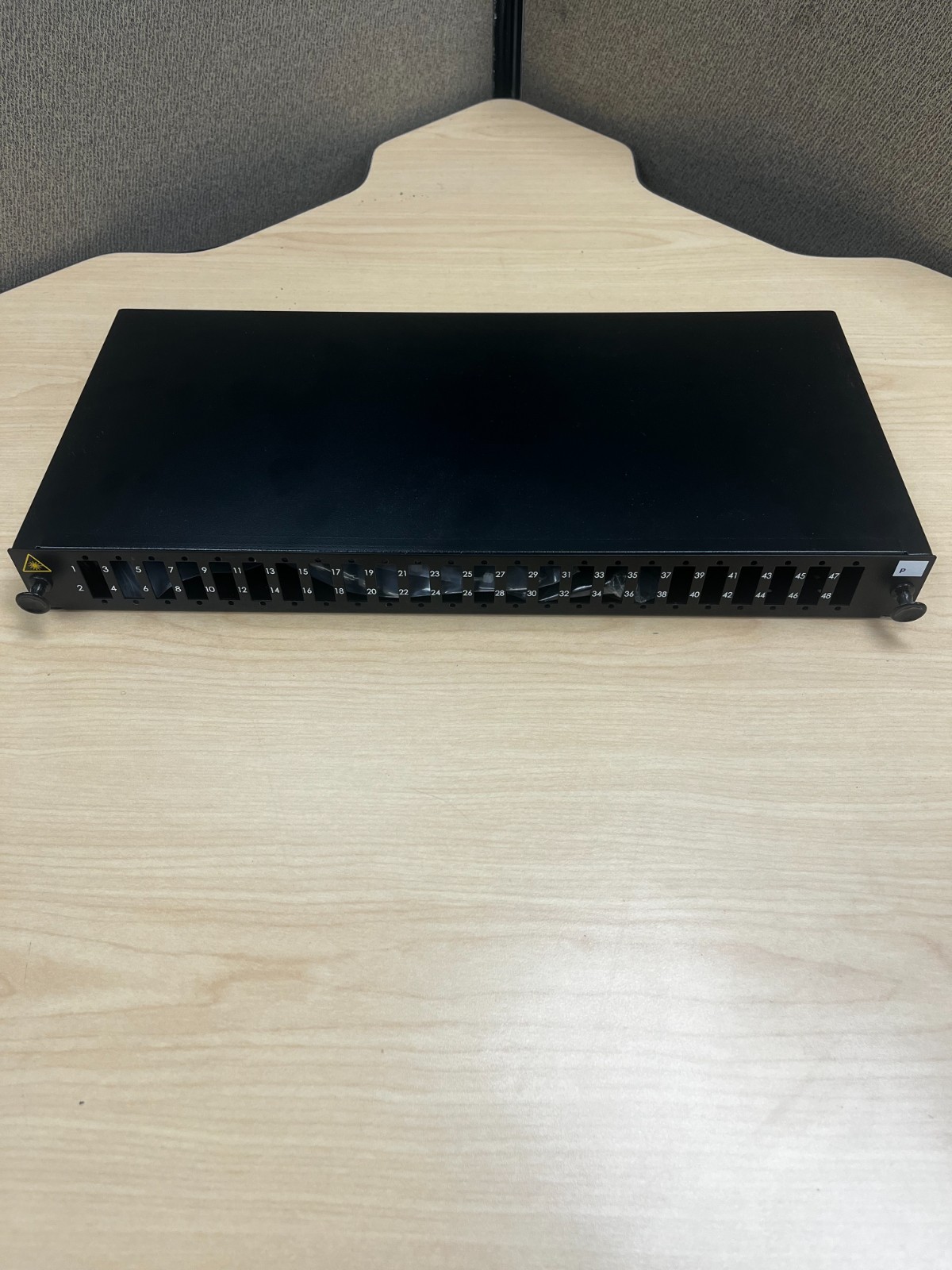 48 Port Rack Mount Fiber Splice Shelf, 1-Unit, WT Stud, With Tray. new open box