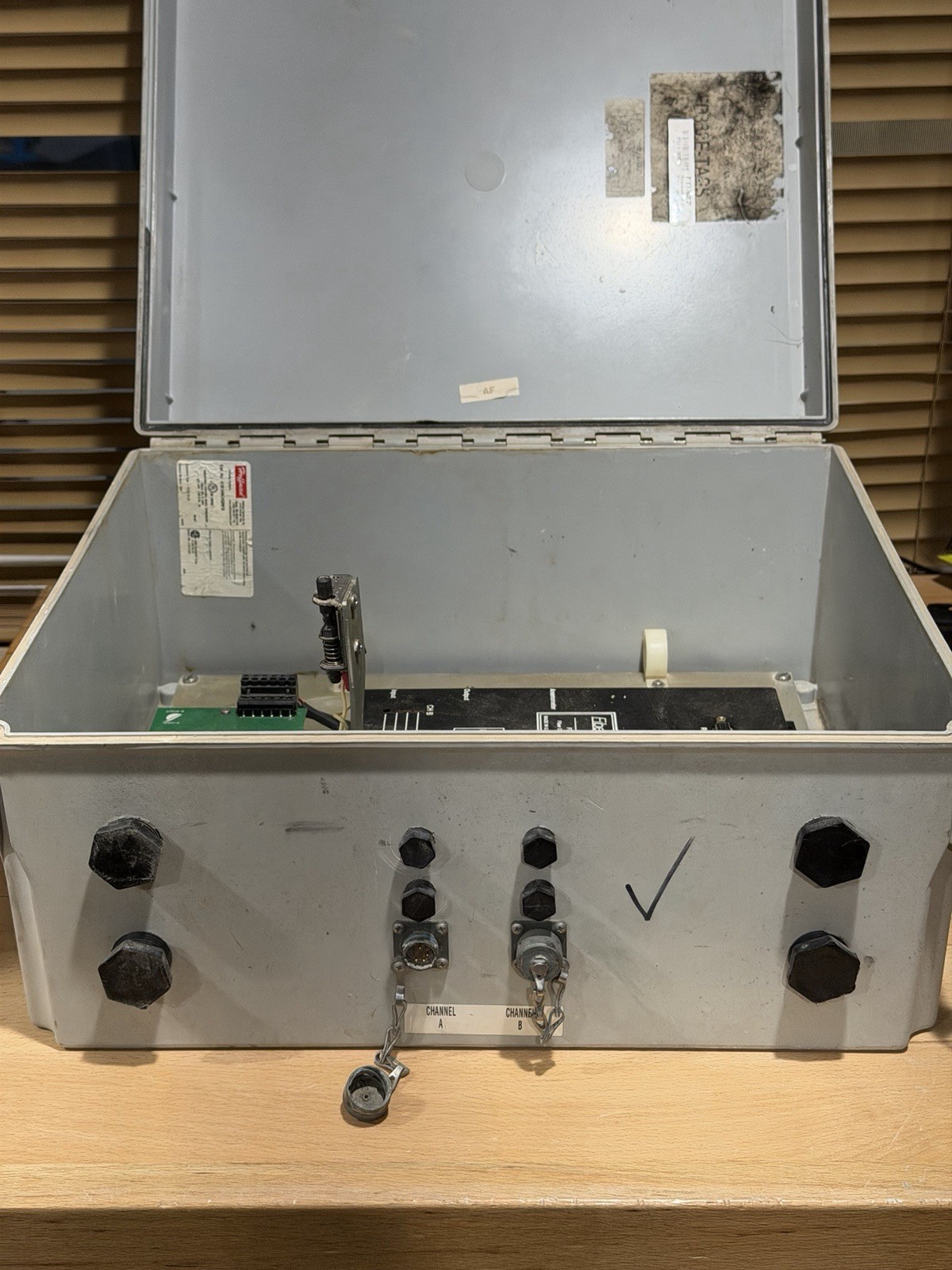 Fiber SenSys Defender 2-Channel Fiber Optic Perimeter Intrusion Detection NEMA
