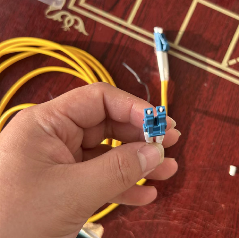 50~100m FC SC ST LC Single-mode Duplex Fiber Patch Cord Yellow 0.3dB Loss FTTX