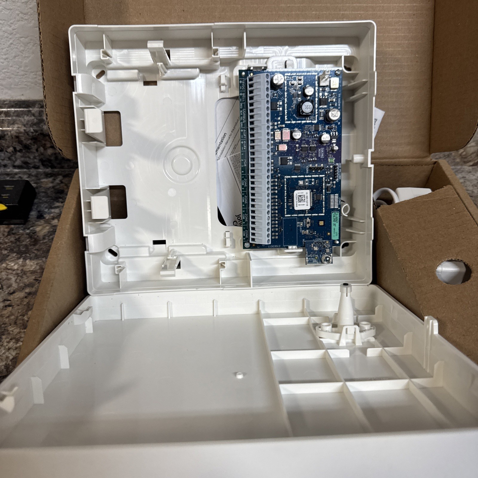 Tyco (DSC) PGxWLSHW8 PowerG wired-to-wireless converter and expansion module