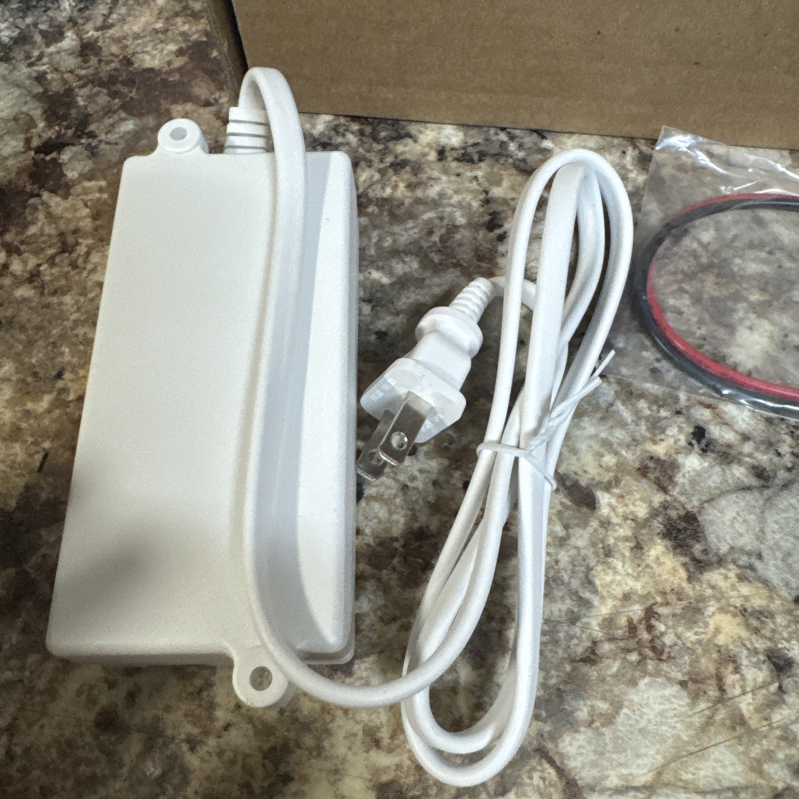 Tyco (DSC) PGxWLSHW8 PowerG wired-to-wireless converter and expansion module