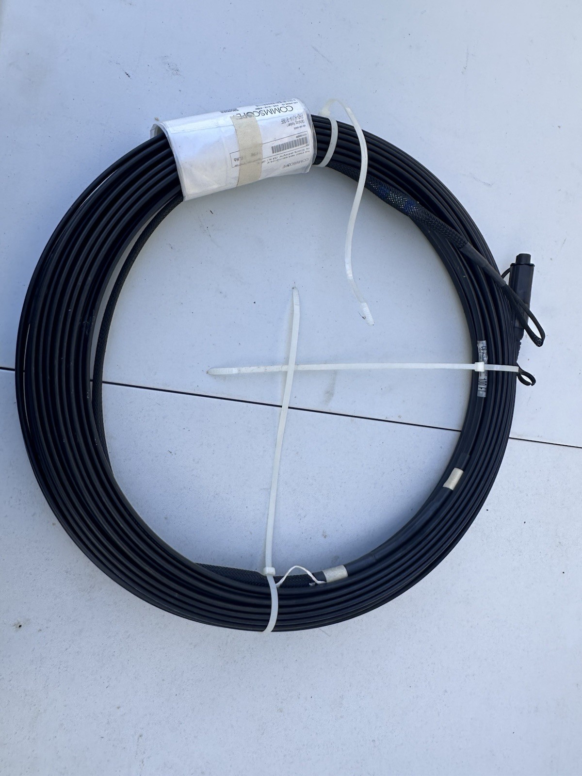 COMMSCOPE SINGLE STRAND LOCATABLE FIBER OPTIC DROP CABLE 100ft SC CONNECTORS