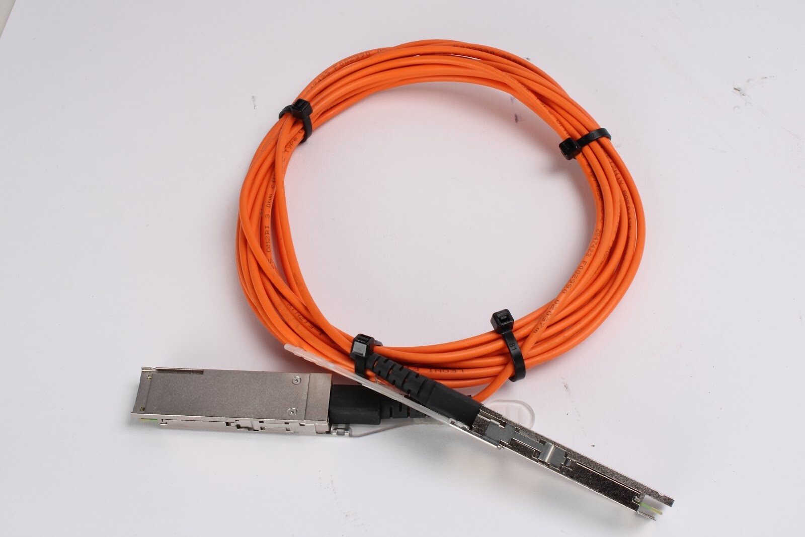 Finisar FCCN414QD3C05 4×14 GBPS Quadwire AOC QSFP+ Active Optical Cable